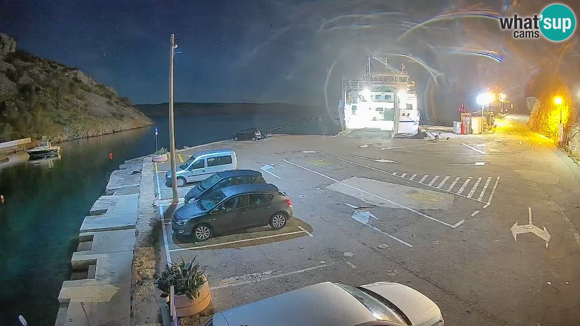Webcam del puerto de ferris de Prizna – hacia la isla de Pag