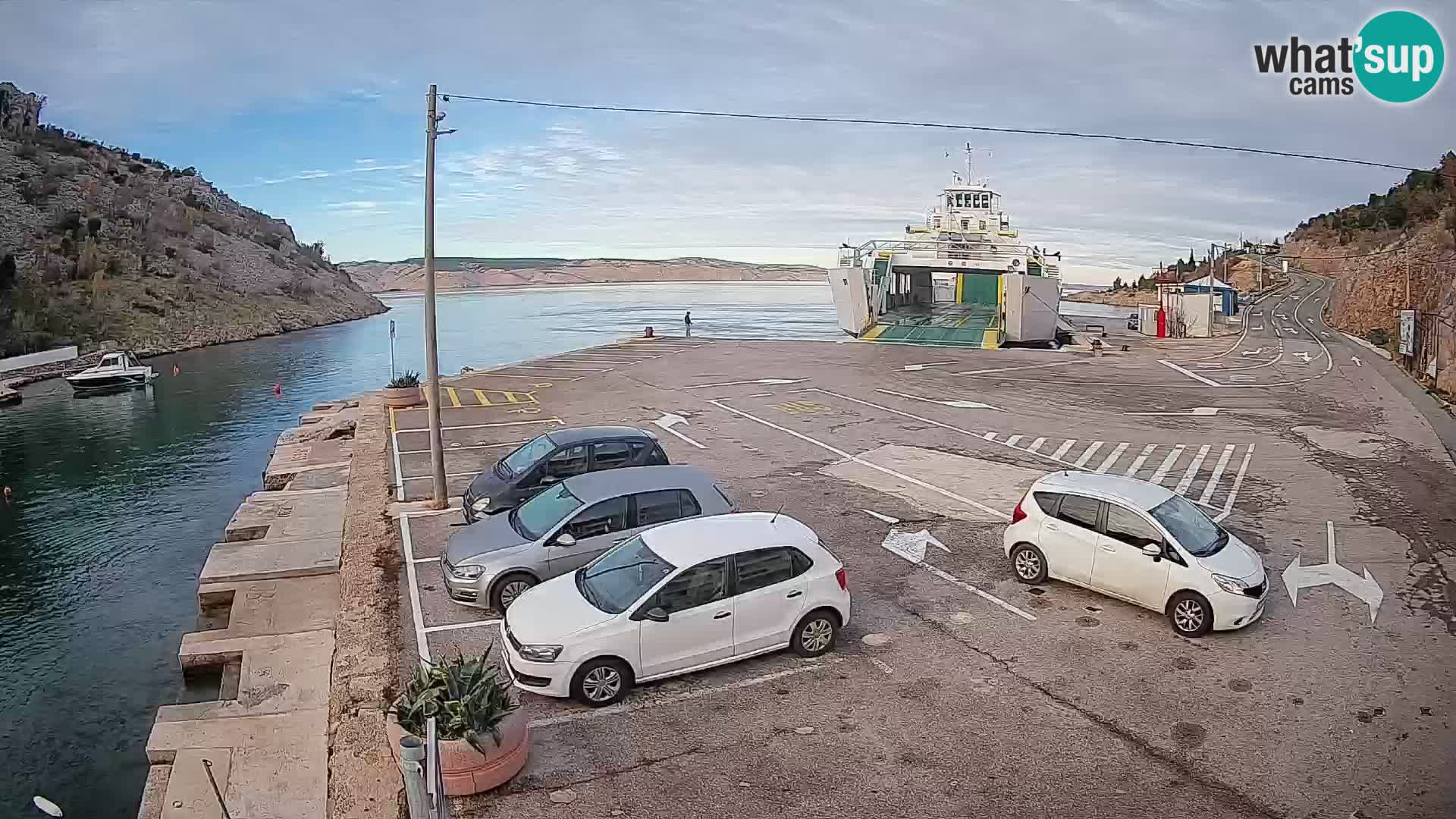 Webcam del puerto de ferris de Prizna – hacia la isla de Pag