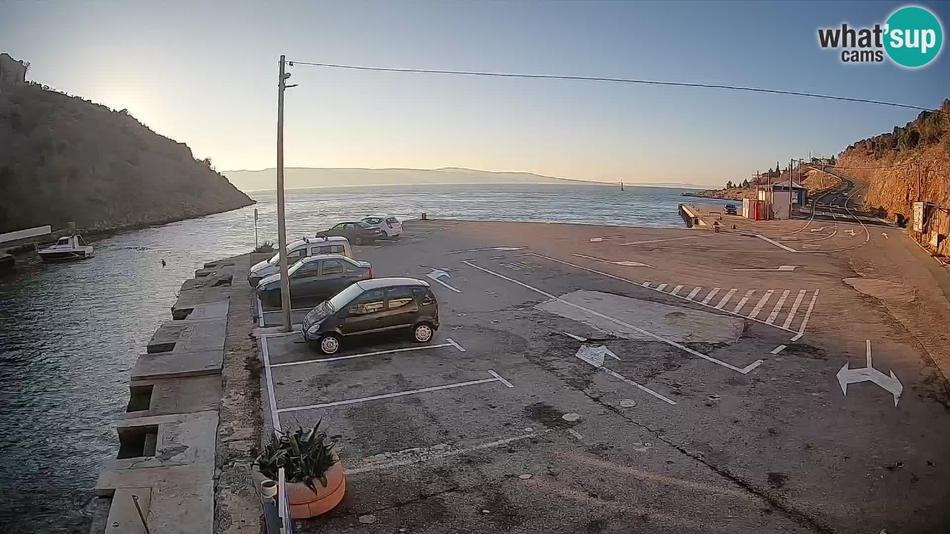 Webcam del puerto de ferris de Prizna – hacia la isla de Pag