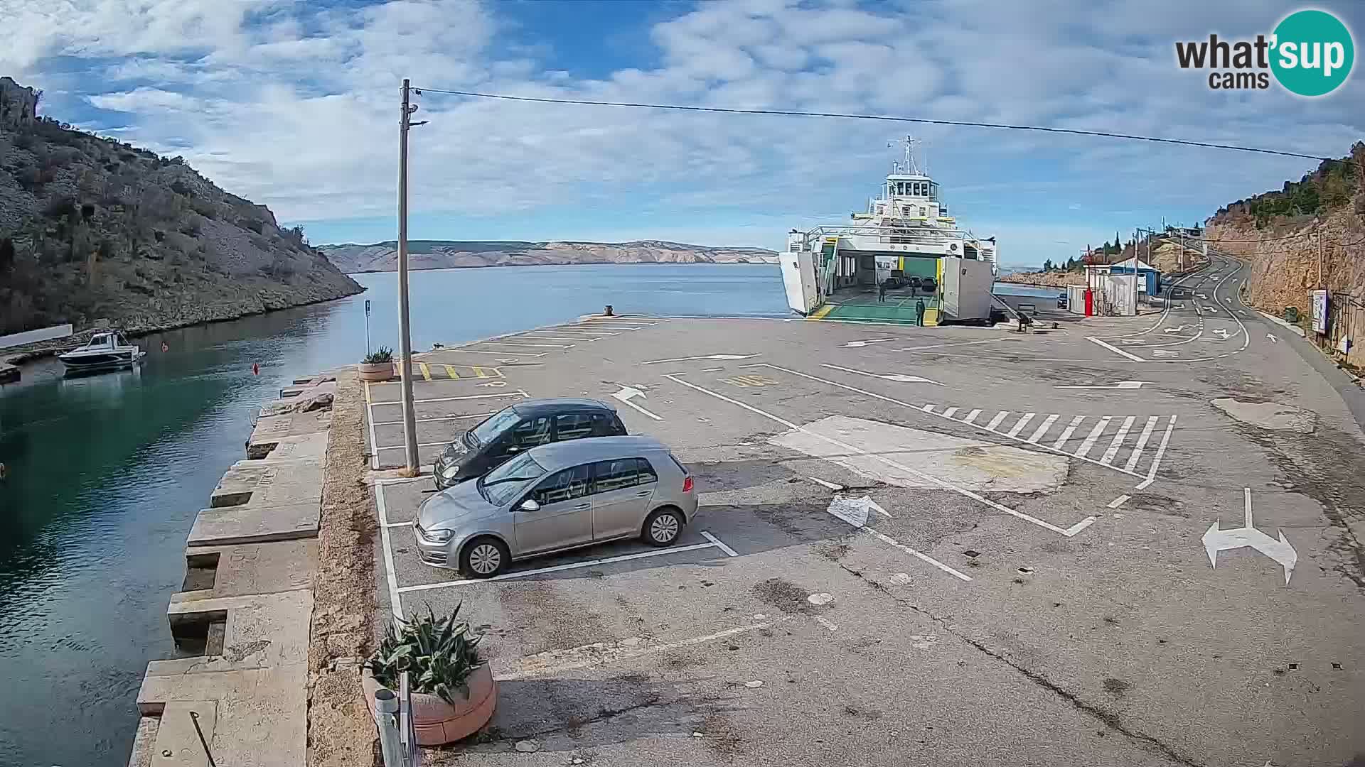 Web kamera trajektna luka Prizna – prema otoku Pag