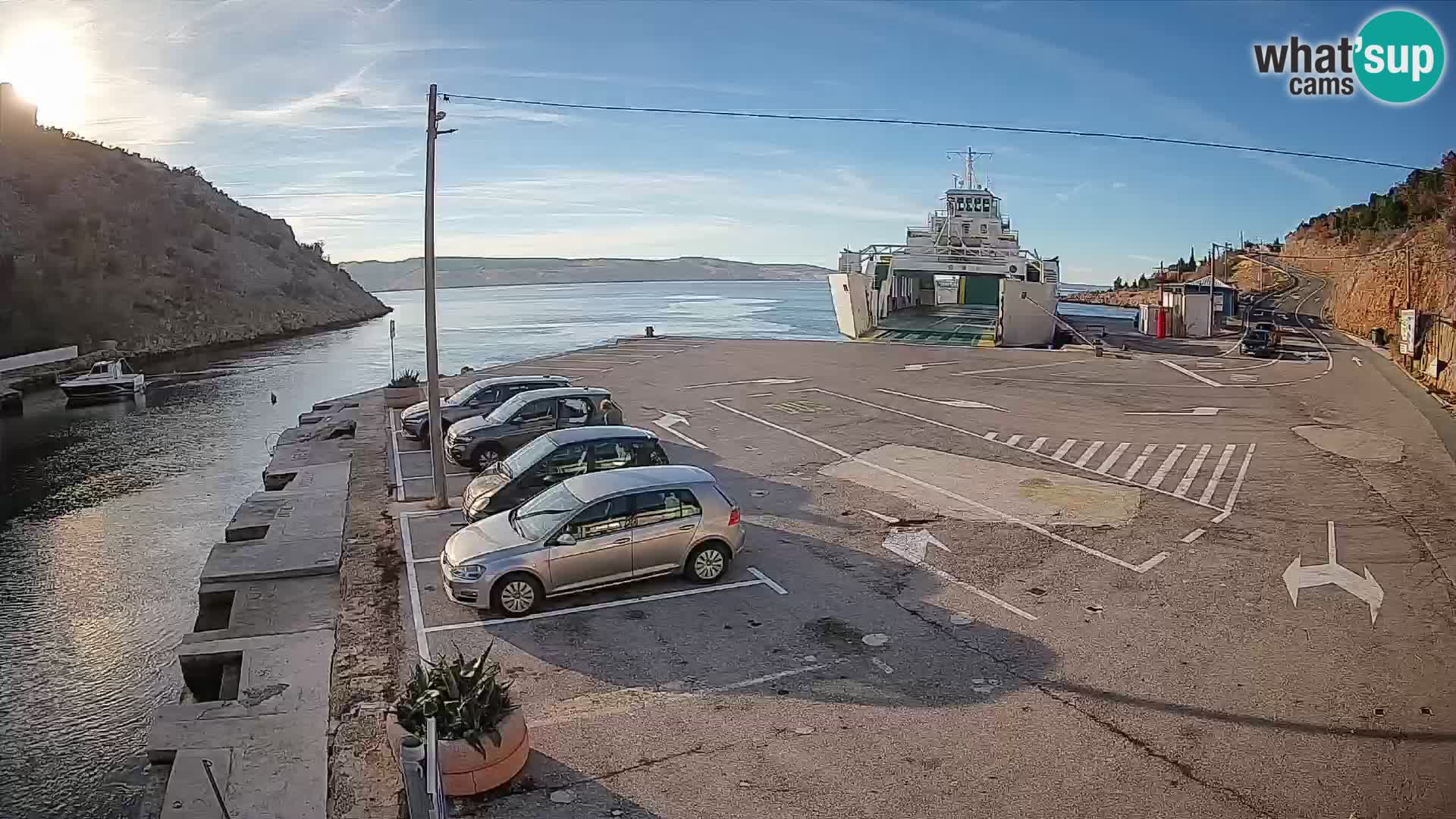 Webcam del puerto de ferris de Prizna – hacia la isla de Pag