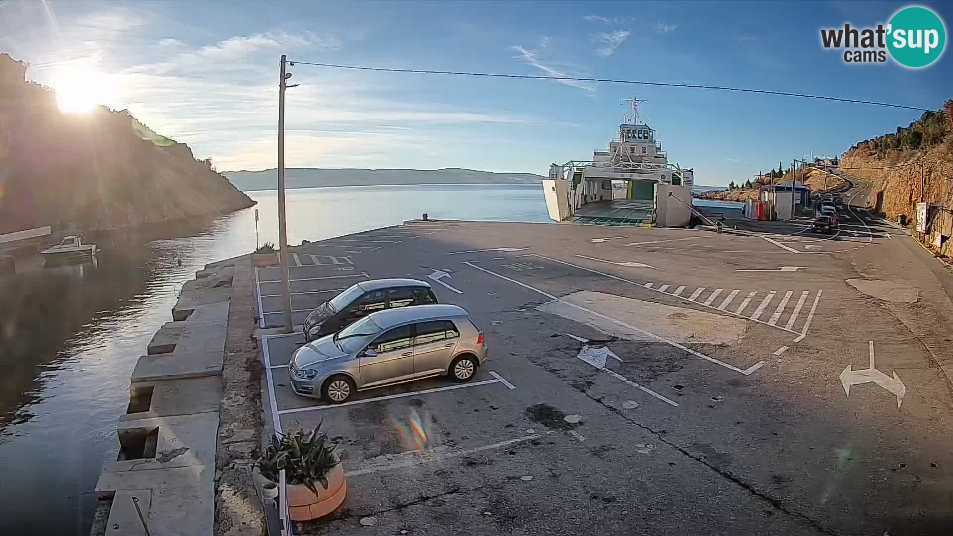 Web kamera trajektna luka Prizna – prema otoku Pag