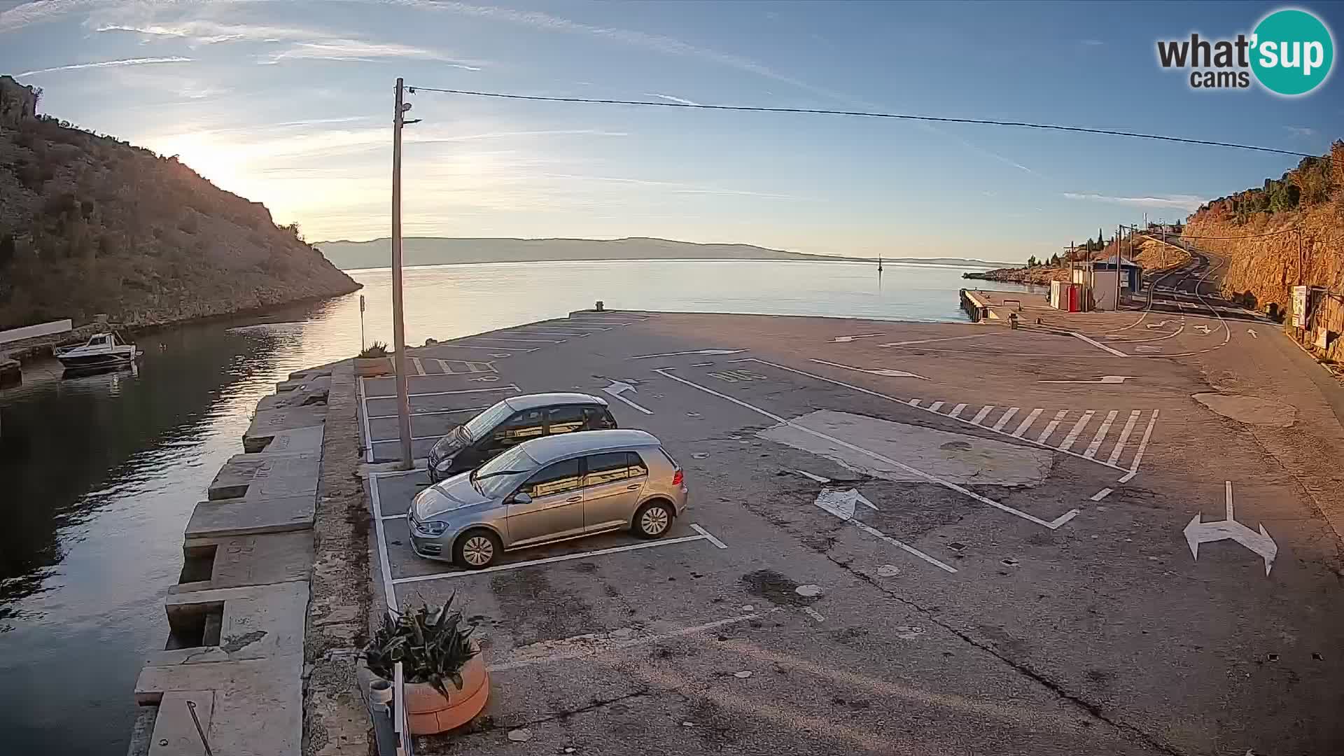 Webcam del puerto de ferris de Prizna – hacia la isla de Pag