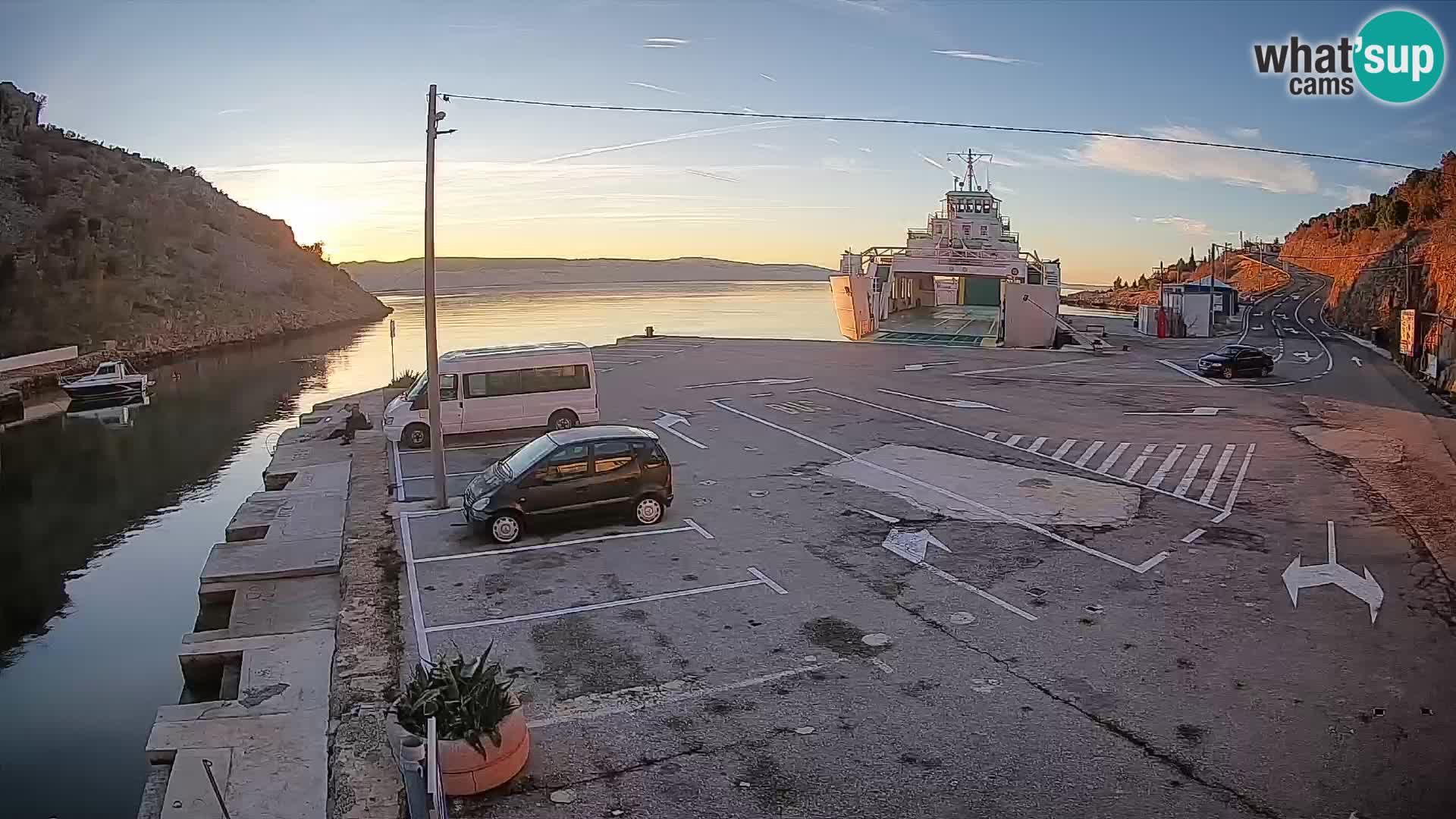 Webcam del puerto de ferris de Prizna – hacia la isla de Pag