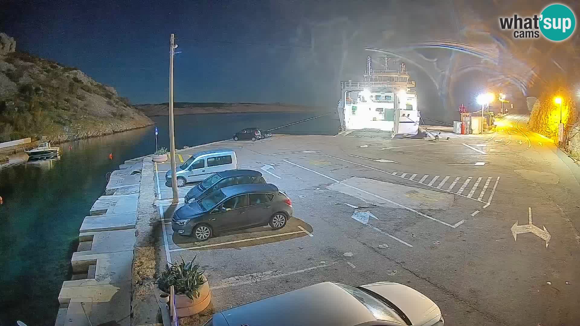 Webcam del puerto de ferris de Prizna – hacia la isla de Pag