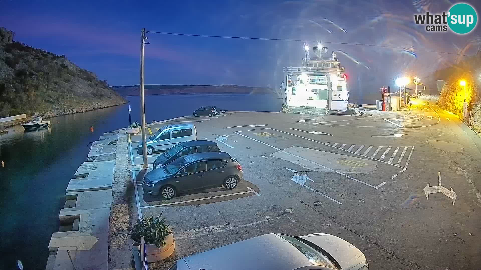 Web kamera trajektna luka Prizna – prema otoku Pag