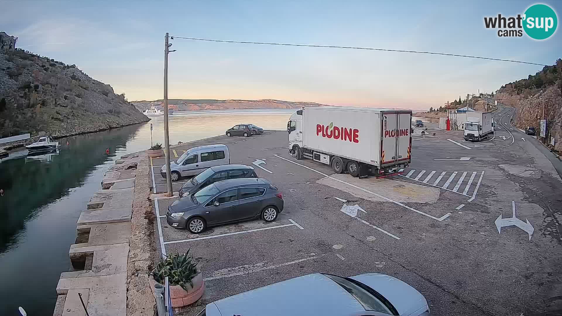 Webcam del puerto de ferris de Prizna – hacia la isla de Pag