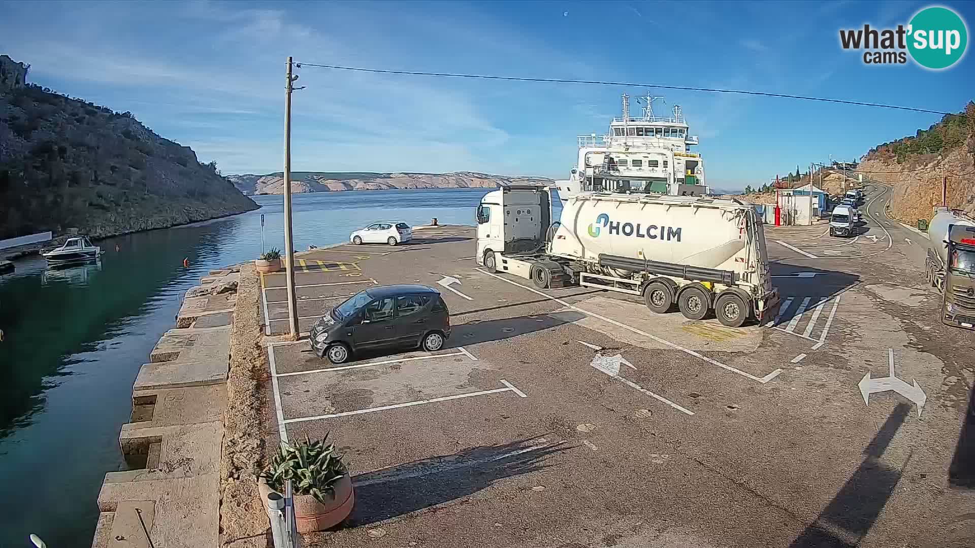Webcam del puerto de ferris de Prizna – hacia la isla de Pag
