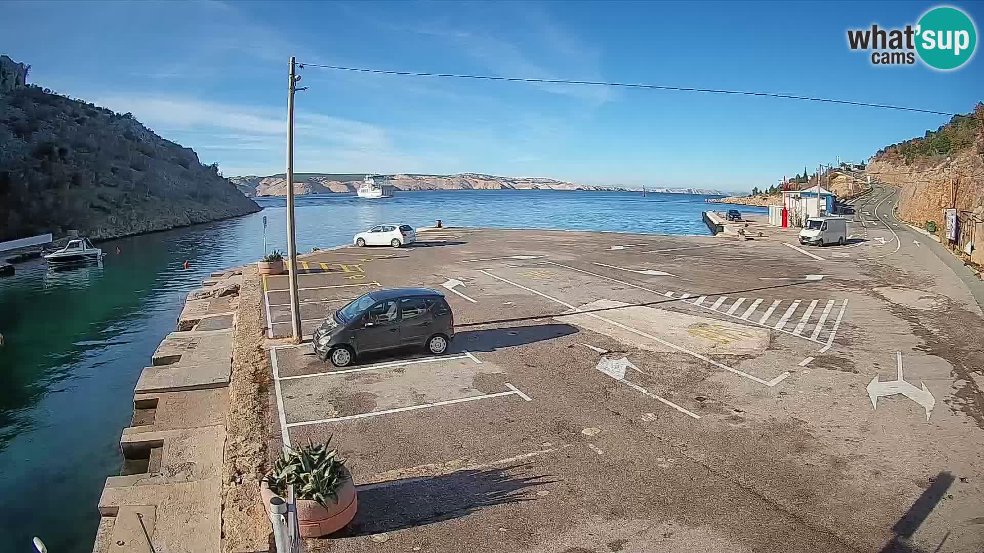 Webcam del puerto de ferris de Prizna – hacia la isla de Pag