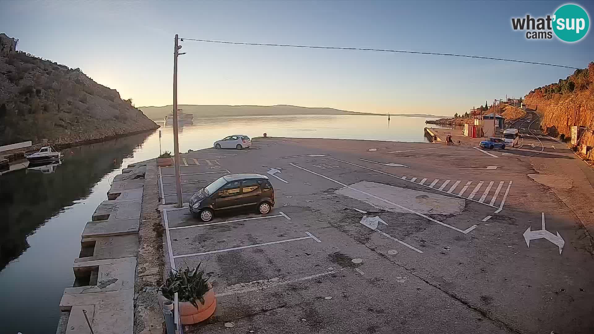 Webcam del puerto de ferris de Prizna – hacia la isla de Pag