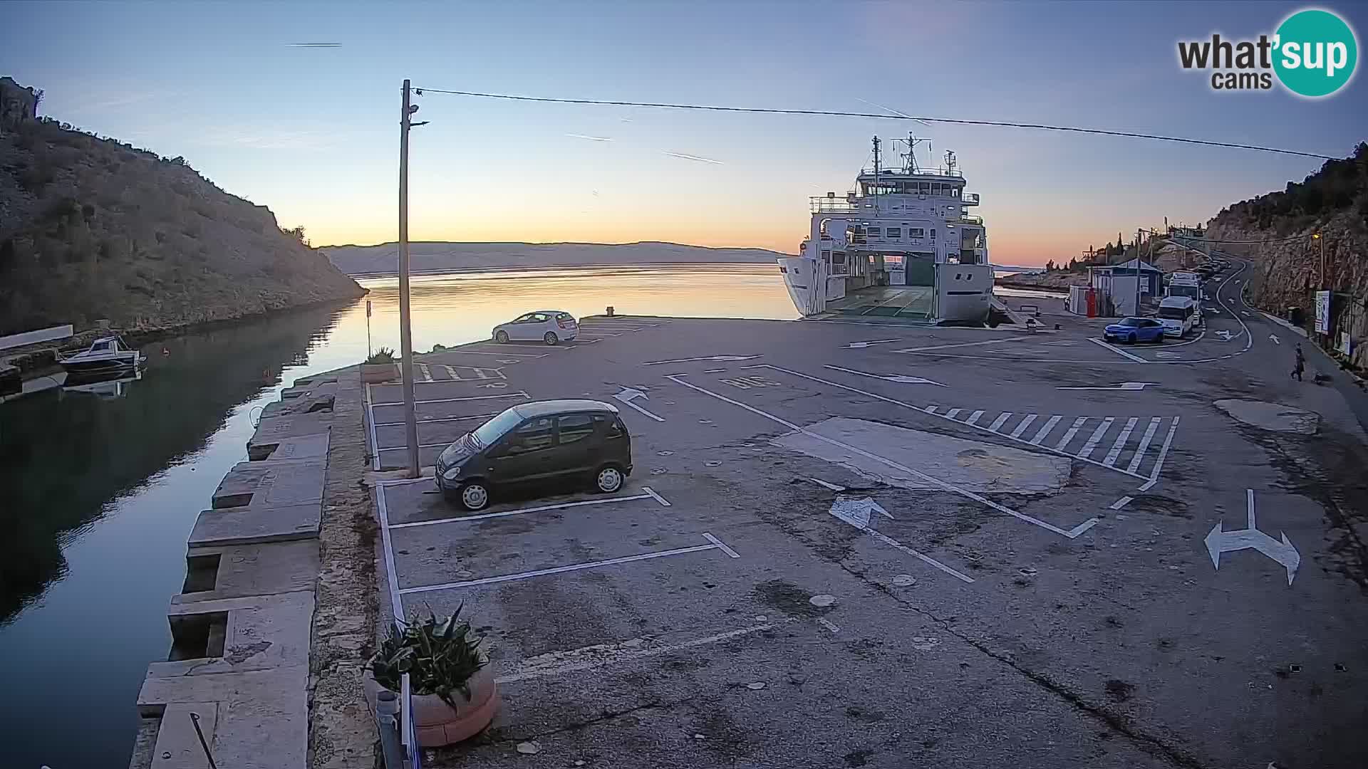Webcam del puerto de ferris de Prizna – hacia la isla de Pag