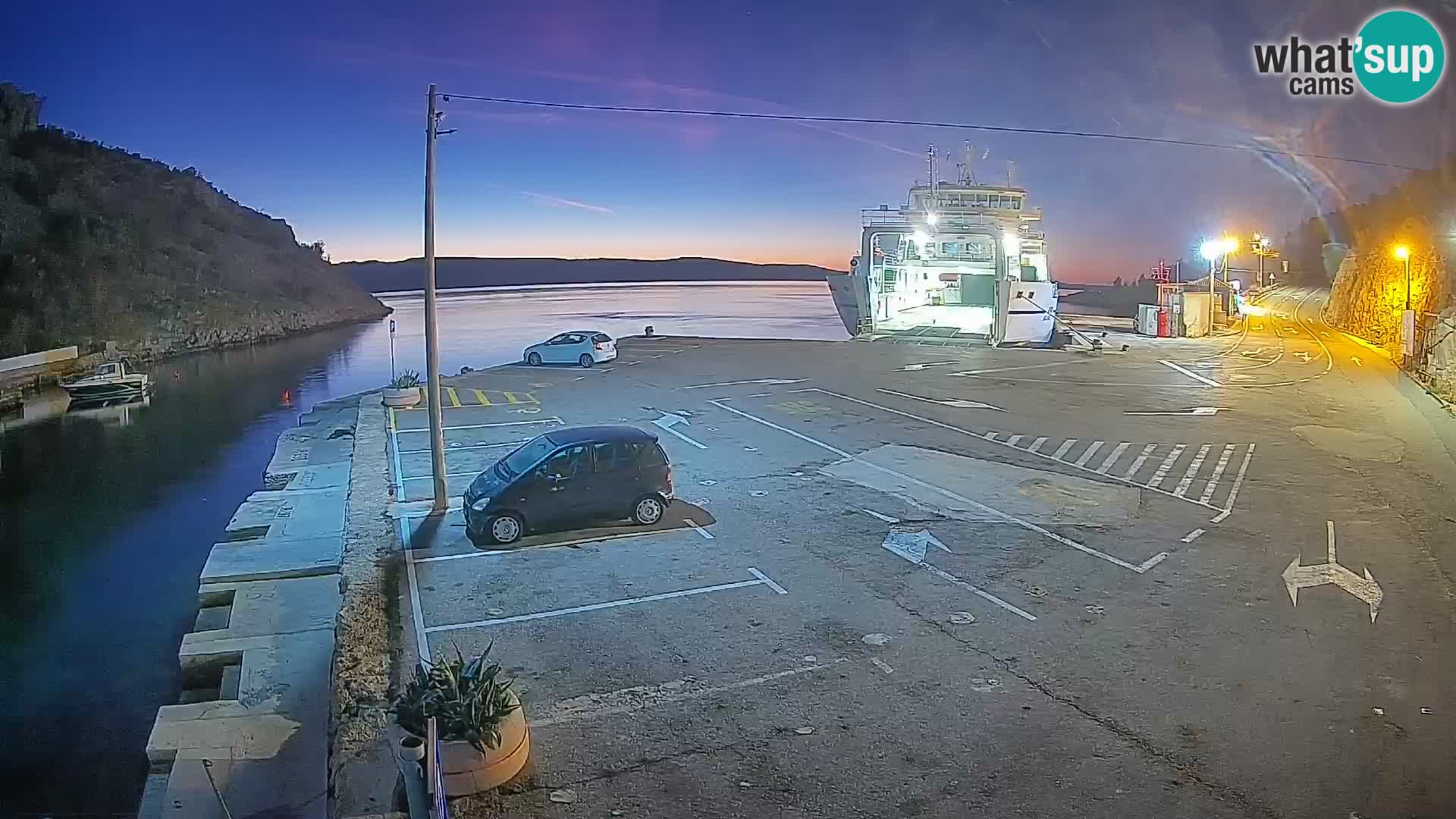 Web kamera trajektna luka Prizna – prema otoku Pag