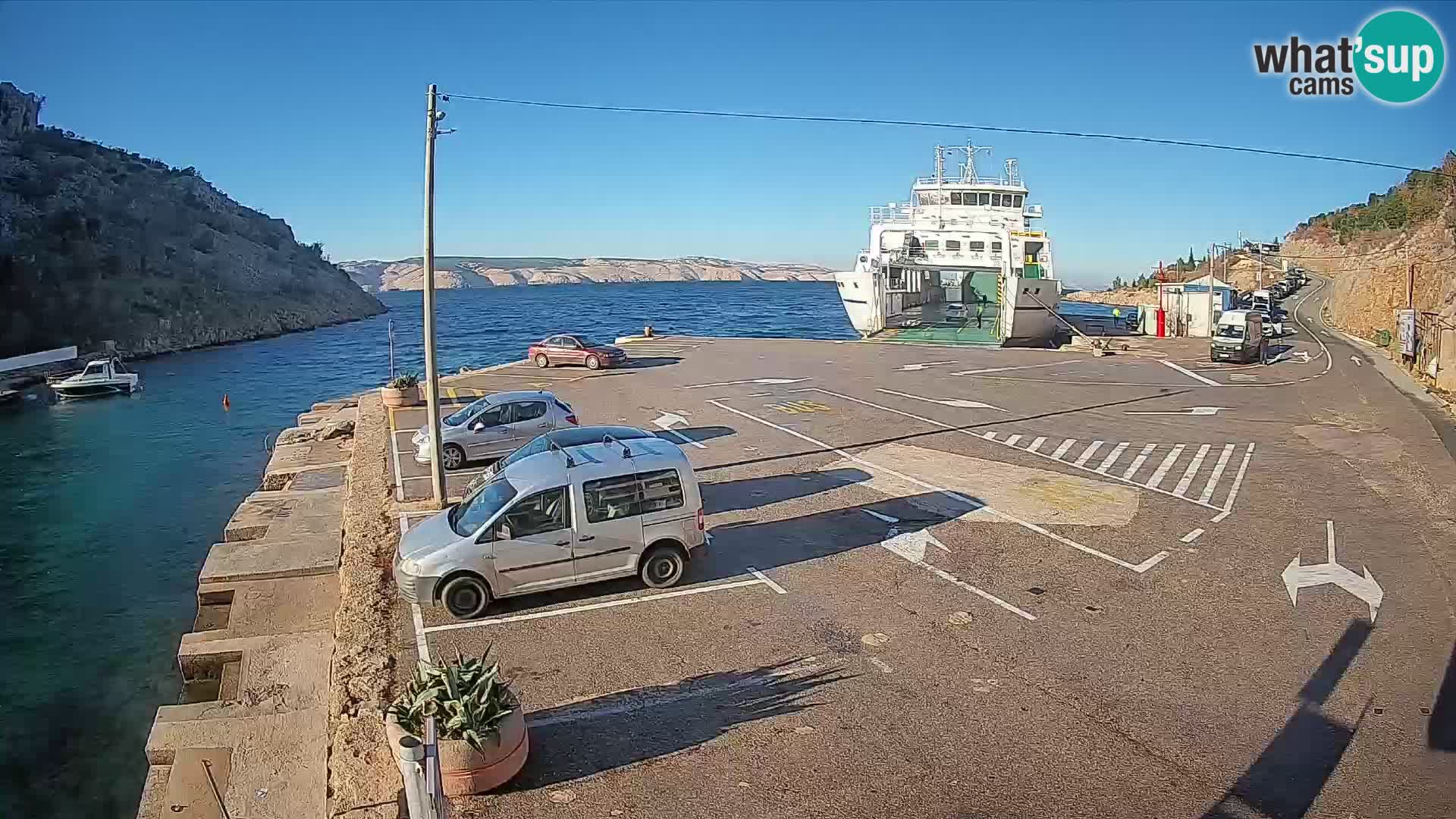 Webcam del puerto de ferris de Prizna – hacia la isla de Pag