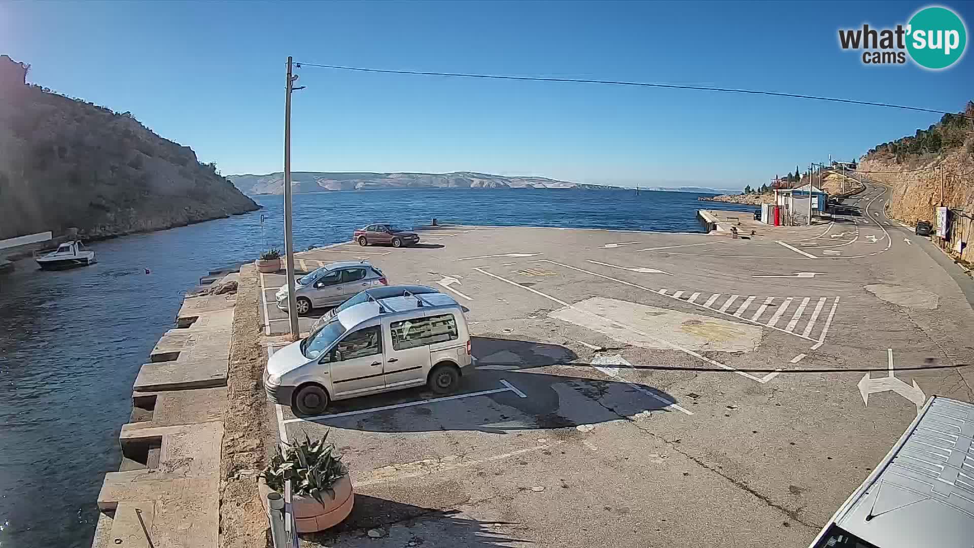 Webcam del puerto de ferris de Prizna – hacia la isla de Pag