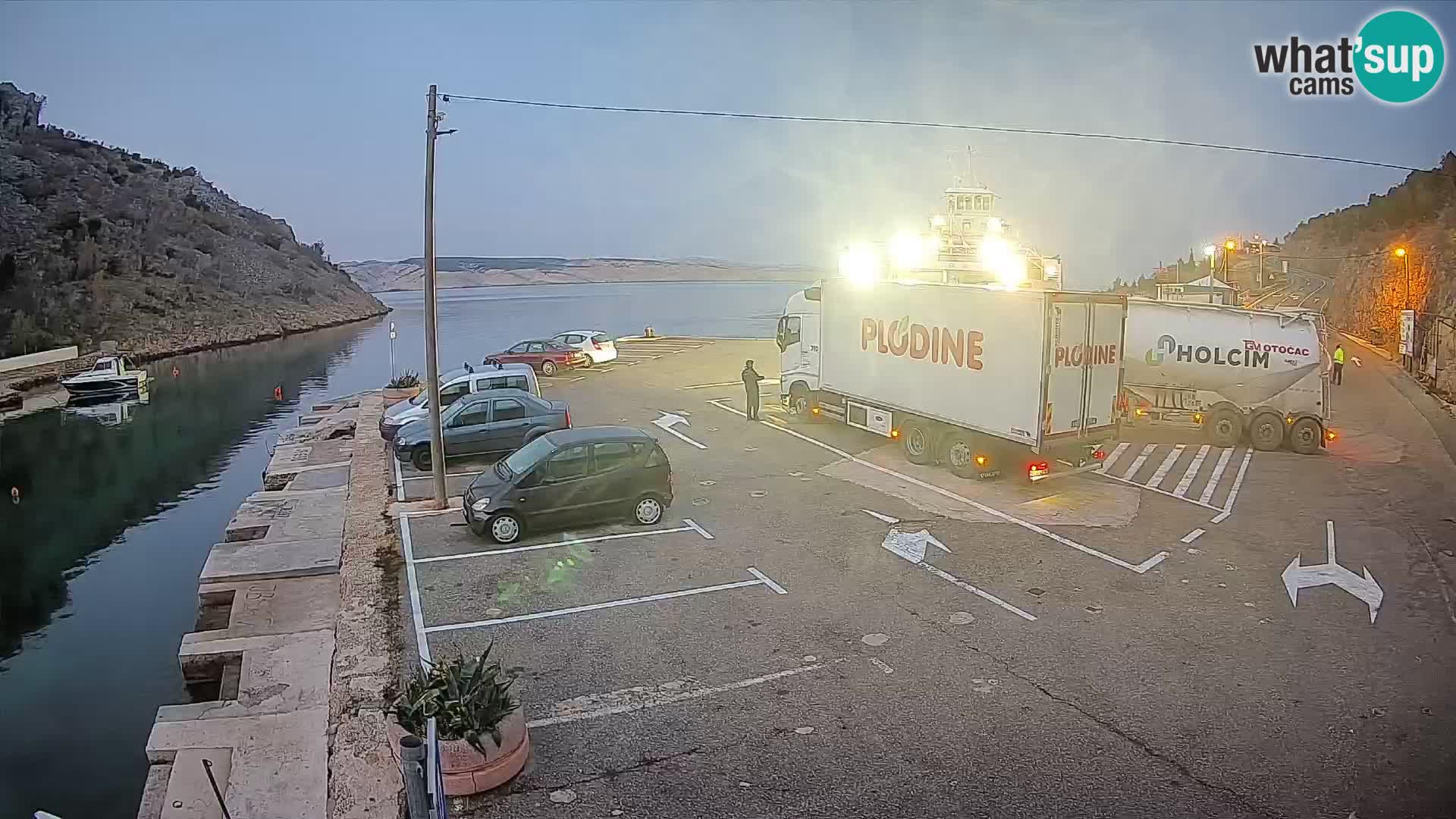 Web kamera trajektna luka Prizna – prema otoku Pag