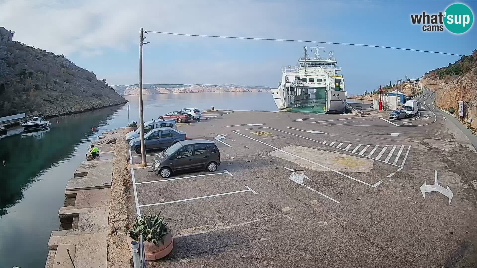 Webcam del puerto de ferris de Prizna – hacia la isla de Pag