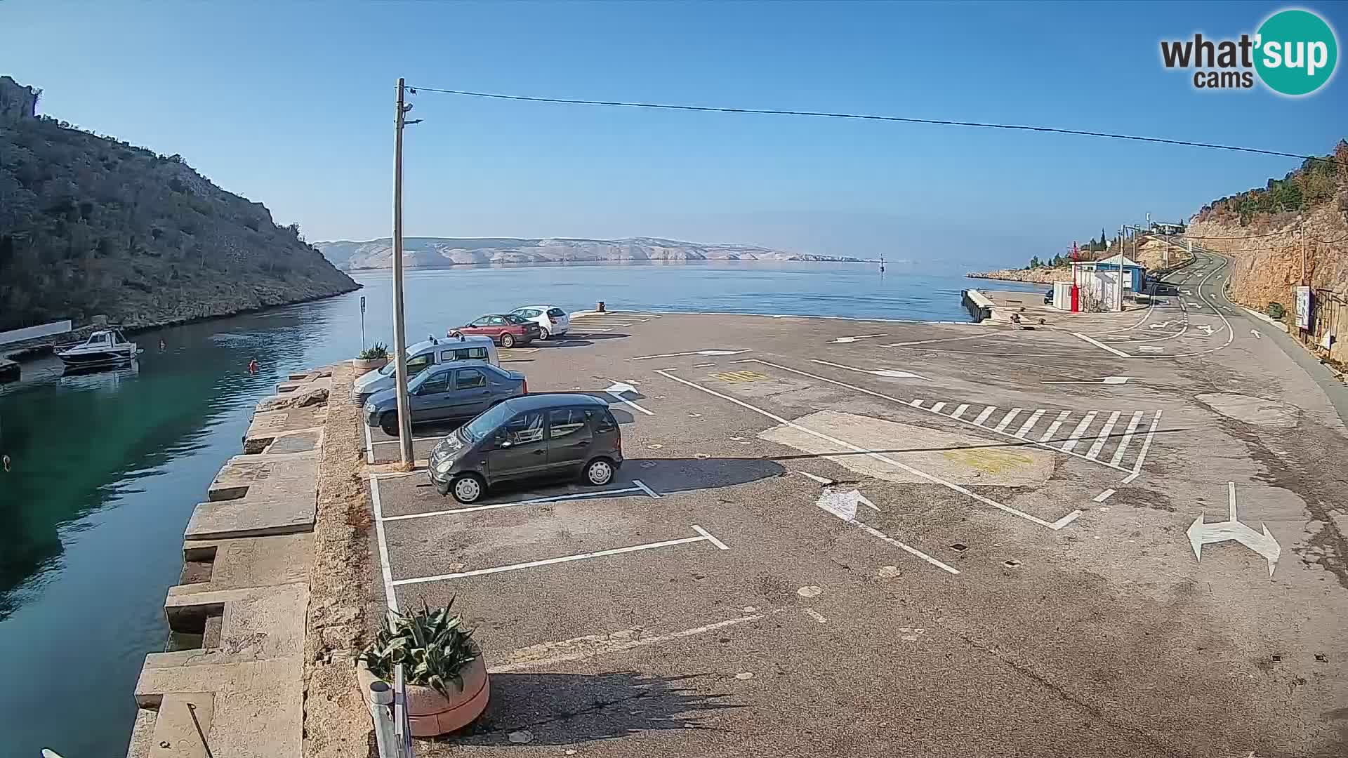 Spletna kamera trajektno pristanišče Prizna – proti otoku Pag