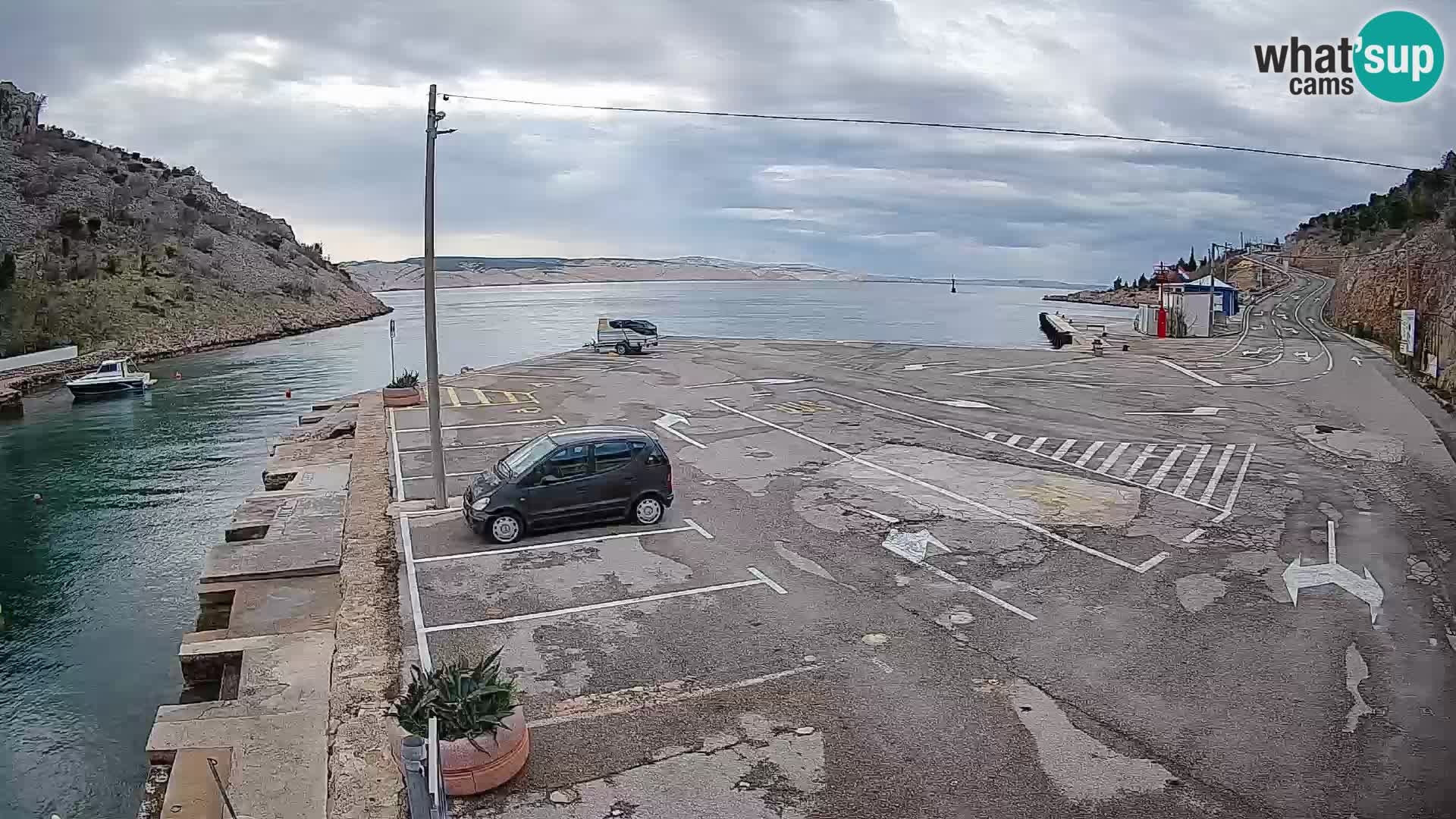 Webcam del puerto de ferris de Prizna – hacia la isla de Pag