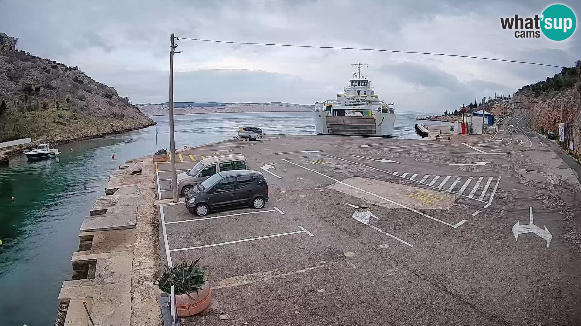 Webcam del puerto de ferris de Prizna – hacia la isla de Pag