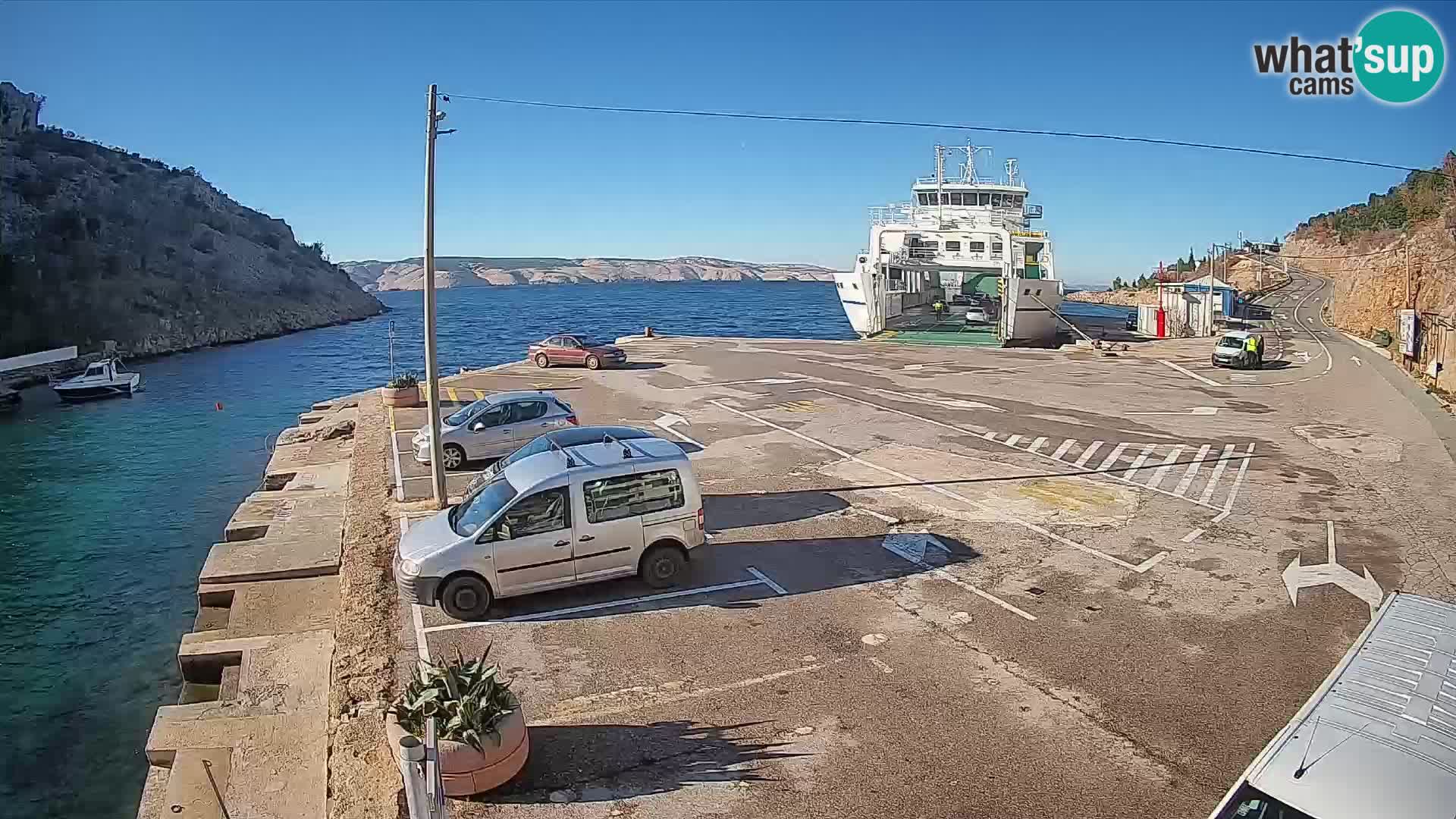 Webcam del puerto de ferris de Prizna – hacia la isla de Pag