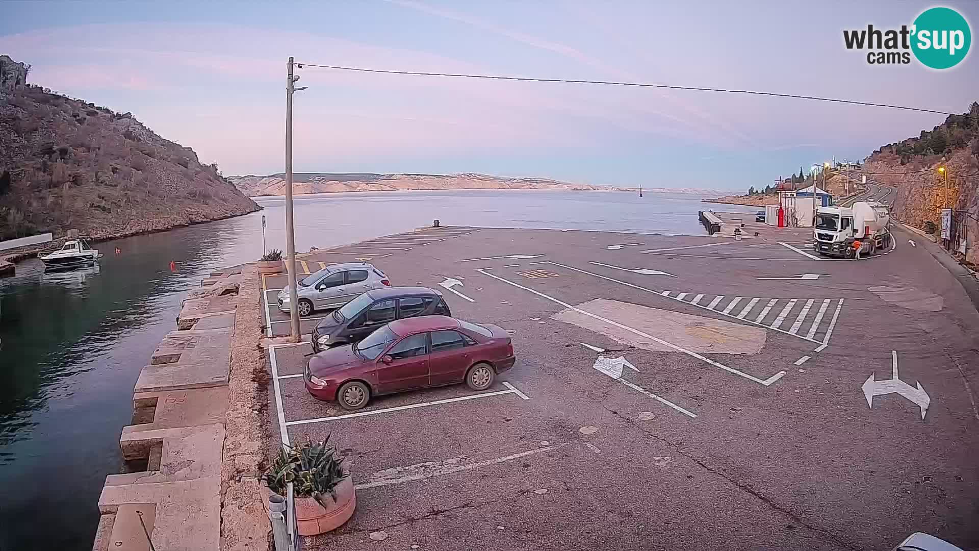 Webcam del puerto de ferris de Prizna – hacia la isla de Pag