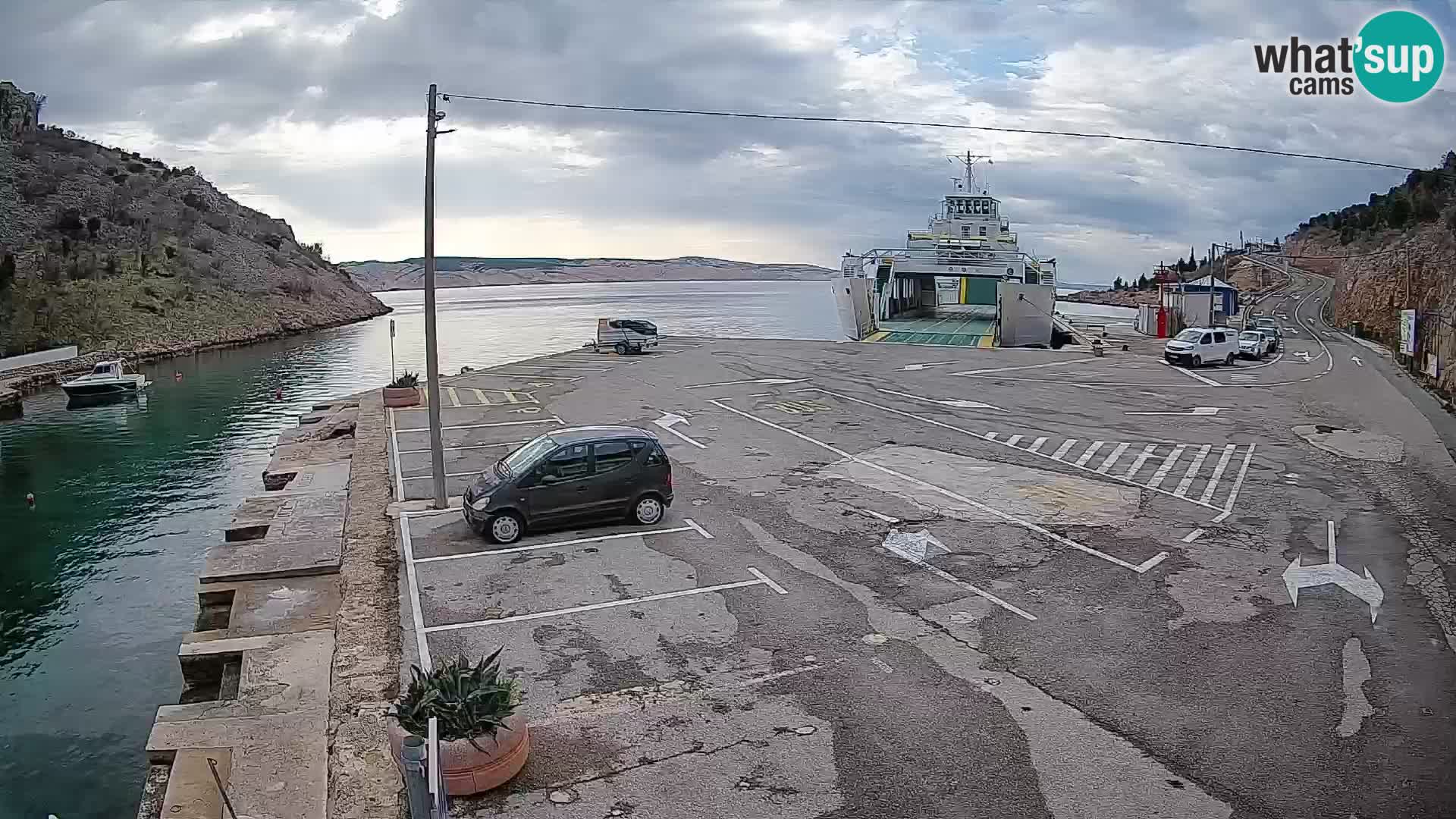 Webcam del puerto de ferris de Prizna – hacia la isla de Pag