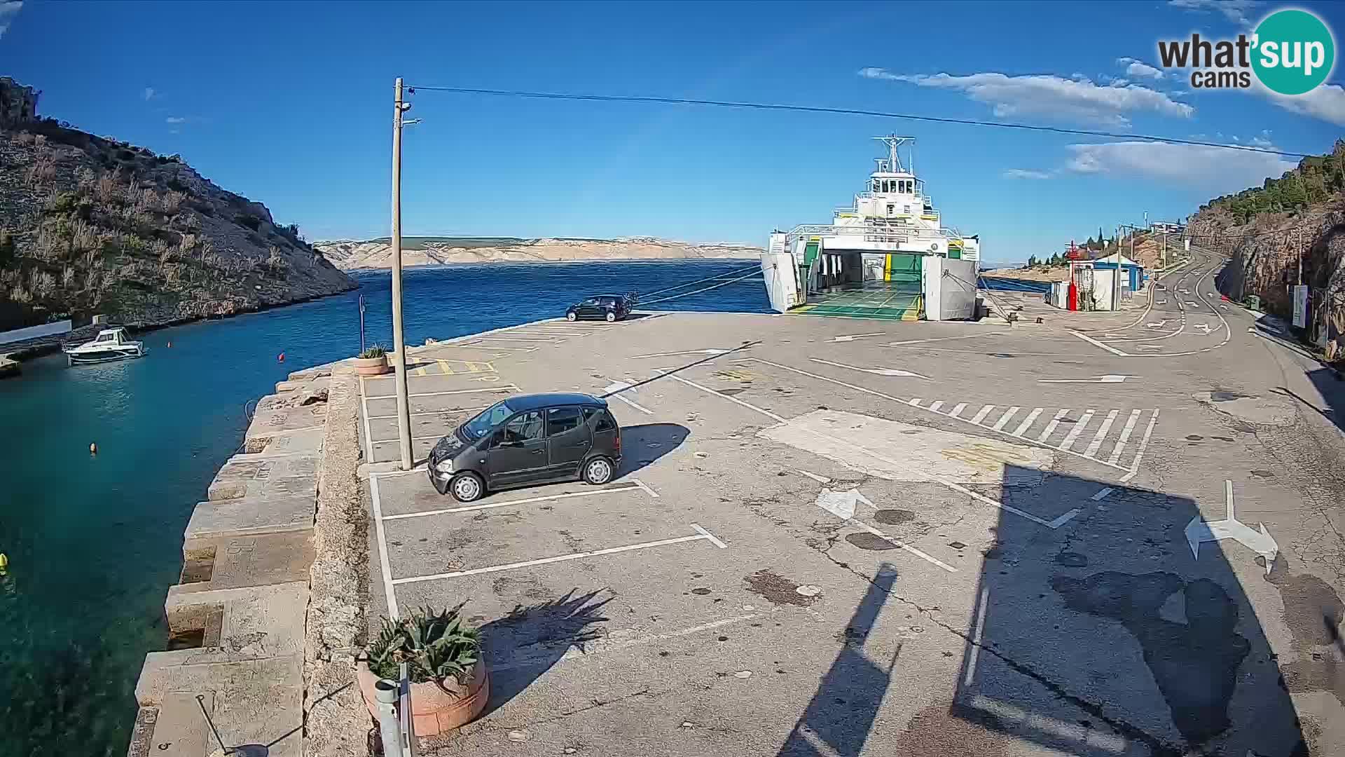 Webcam del puerto de ferris de Prizna – hacia la isla de Pag