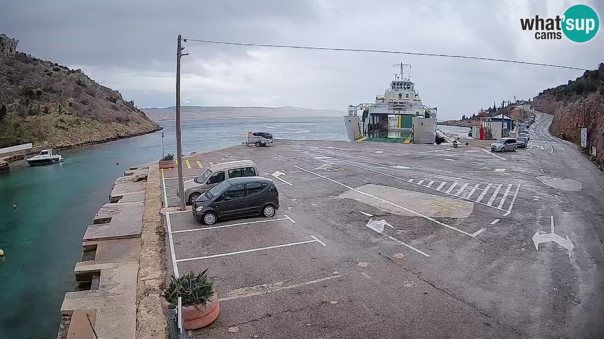 Webcam del puerto de ferris de Prizna – hacia la isla de Pag