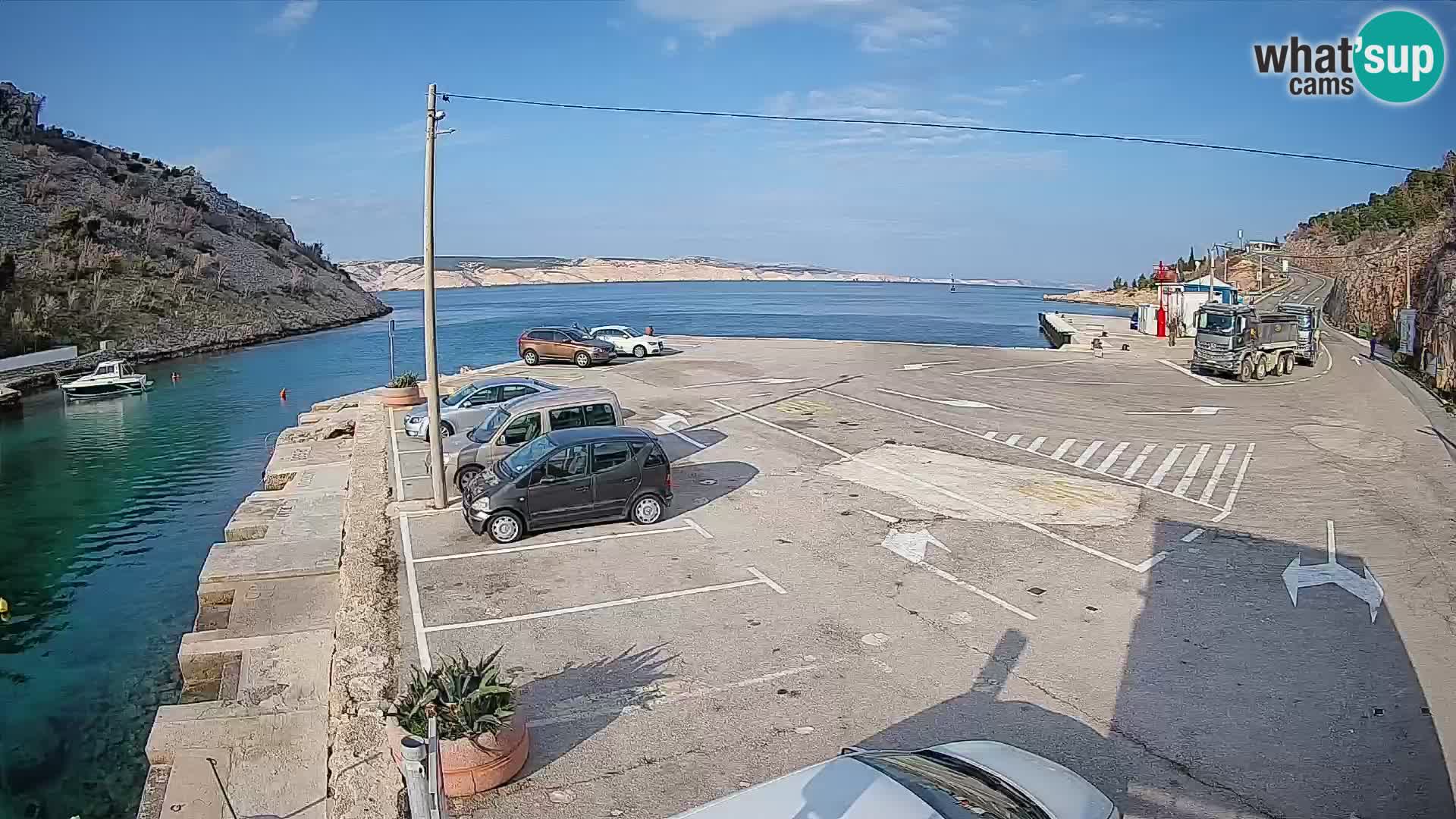 Webcam del puerto de ferris de Prizna – hacia la isla de Pag