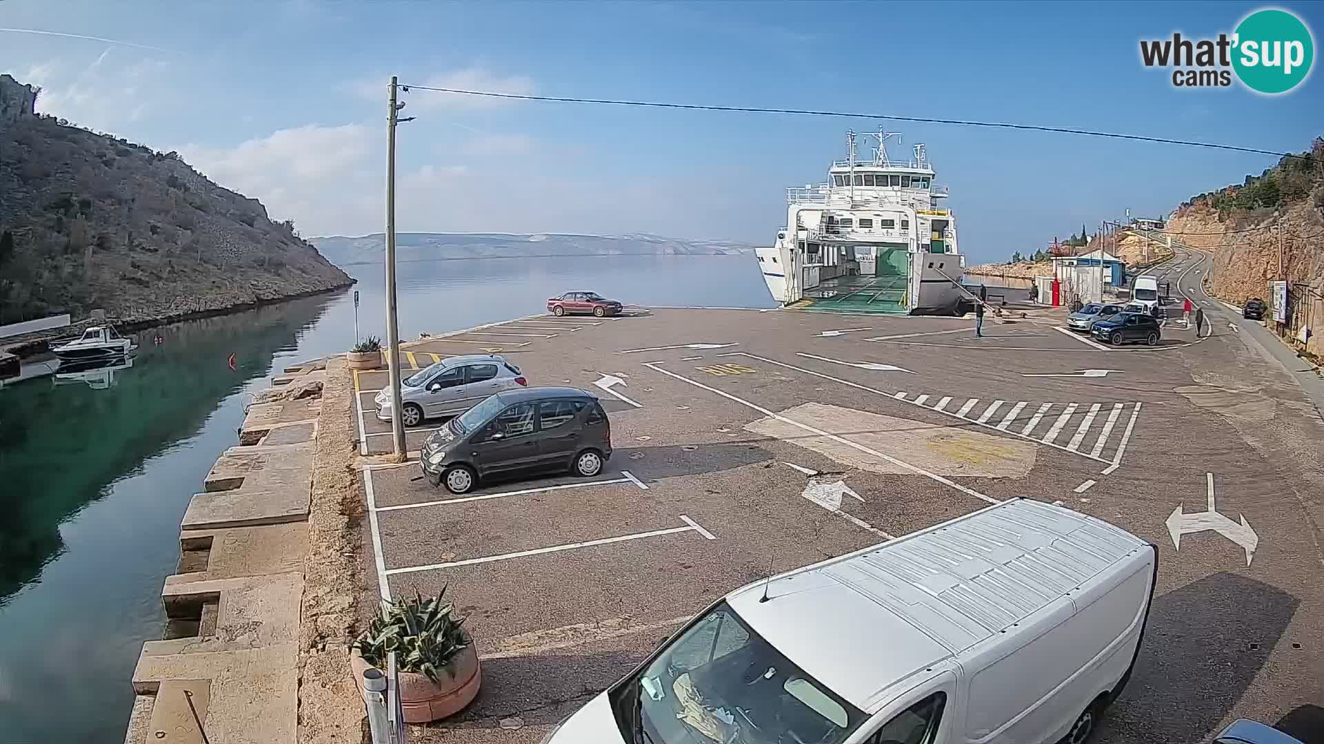 Web kamera trajektna luka Prizna – prema otoku Pag