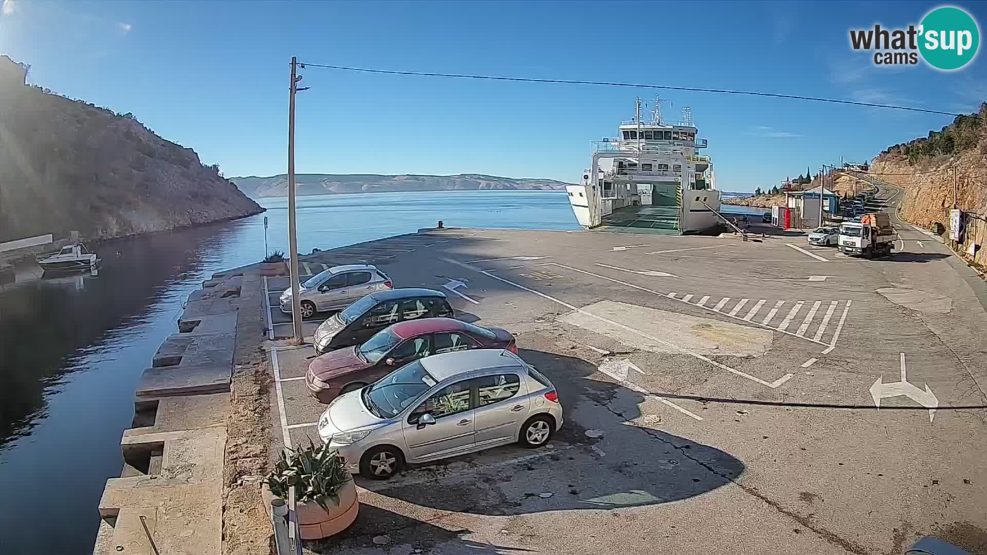 Webcam del puerto de ferris de Prizna – hacia la isla de Pag
