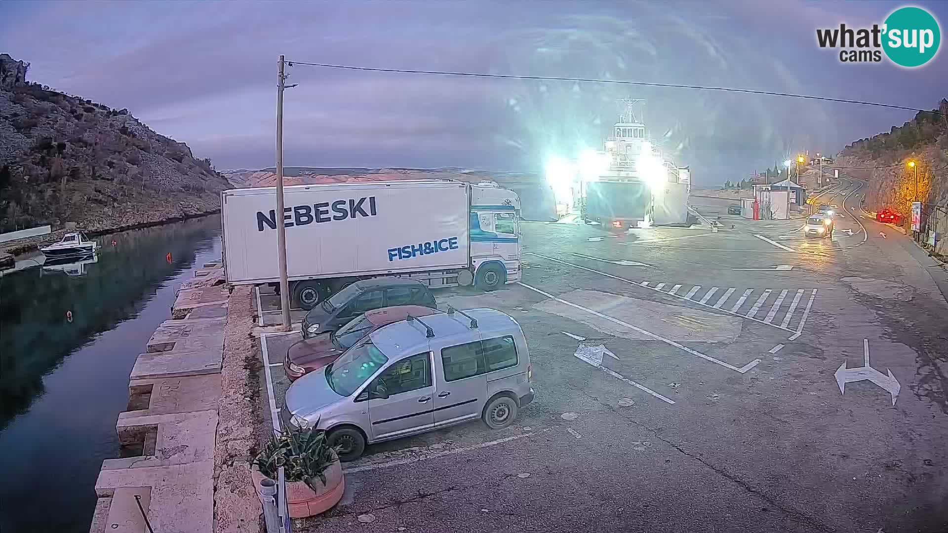 Web kamera trajektna luka Prizna – prema otoku Pag