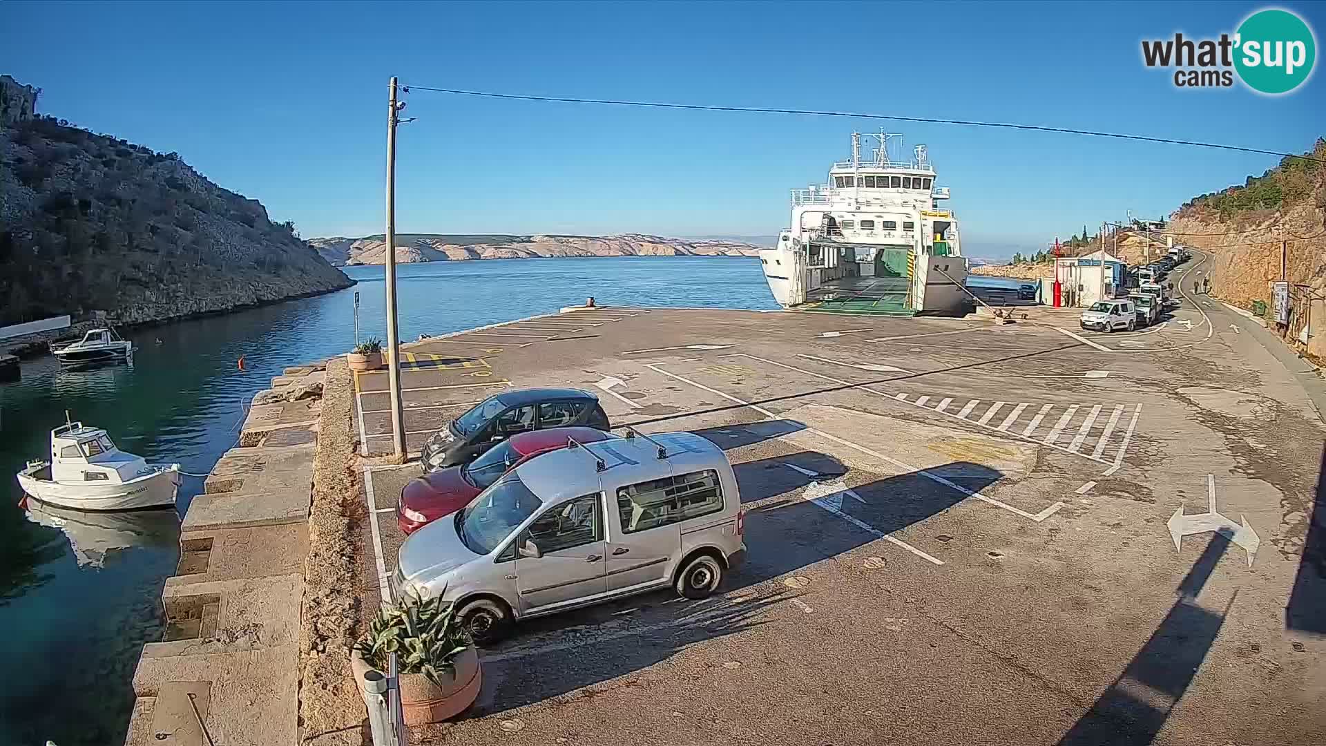 Webcam del puerto de ferris de Prizna – hacia la isla de Pag