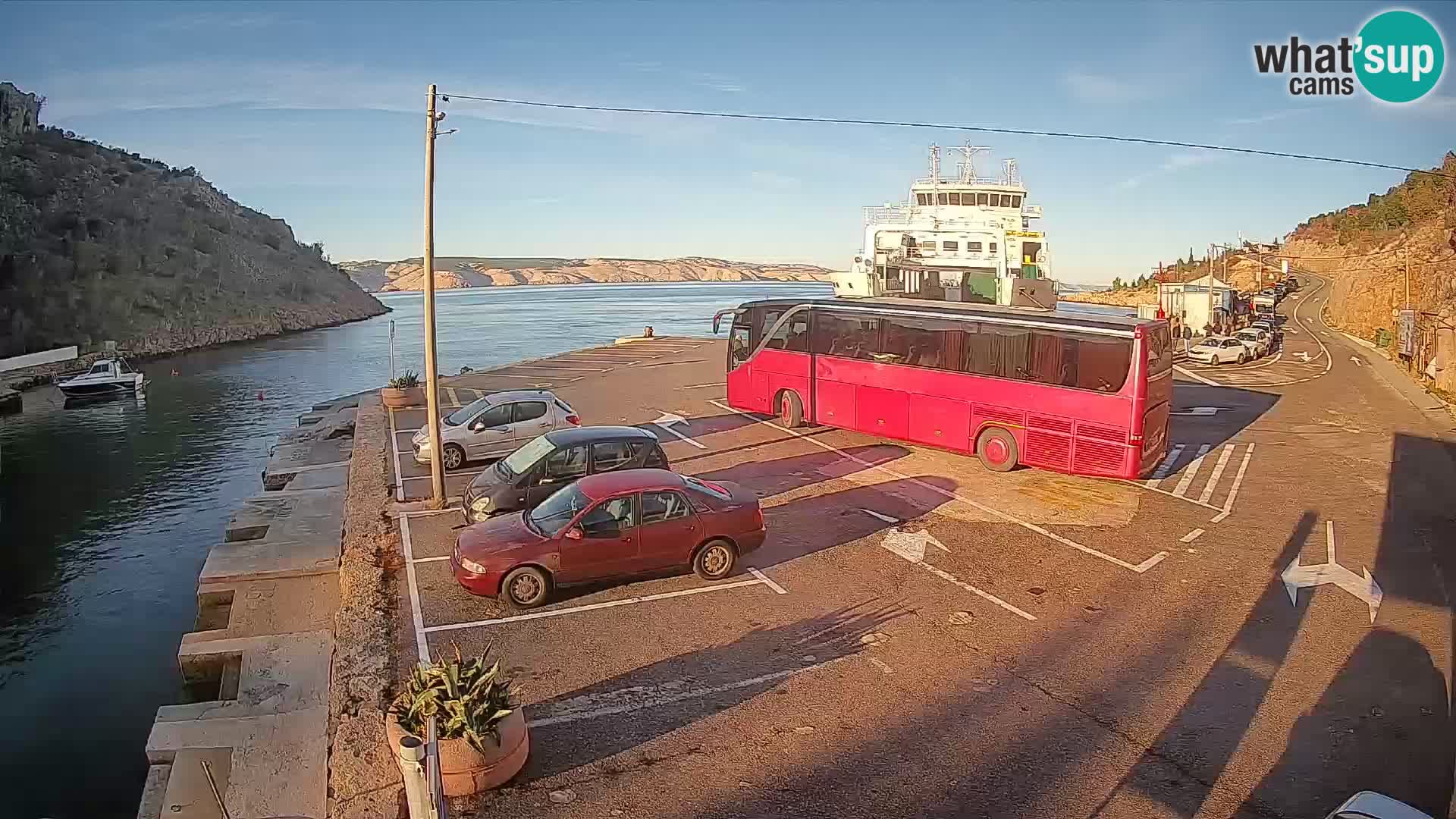 Webcam del puerto de ferris de Prizna – hacia la isla de Pag