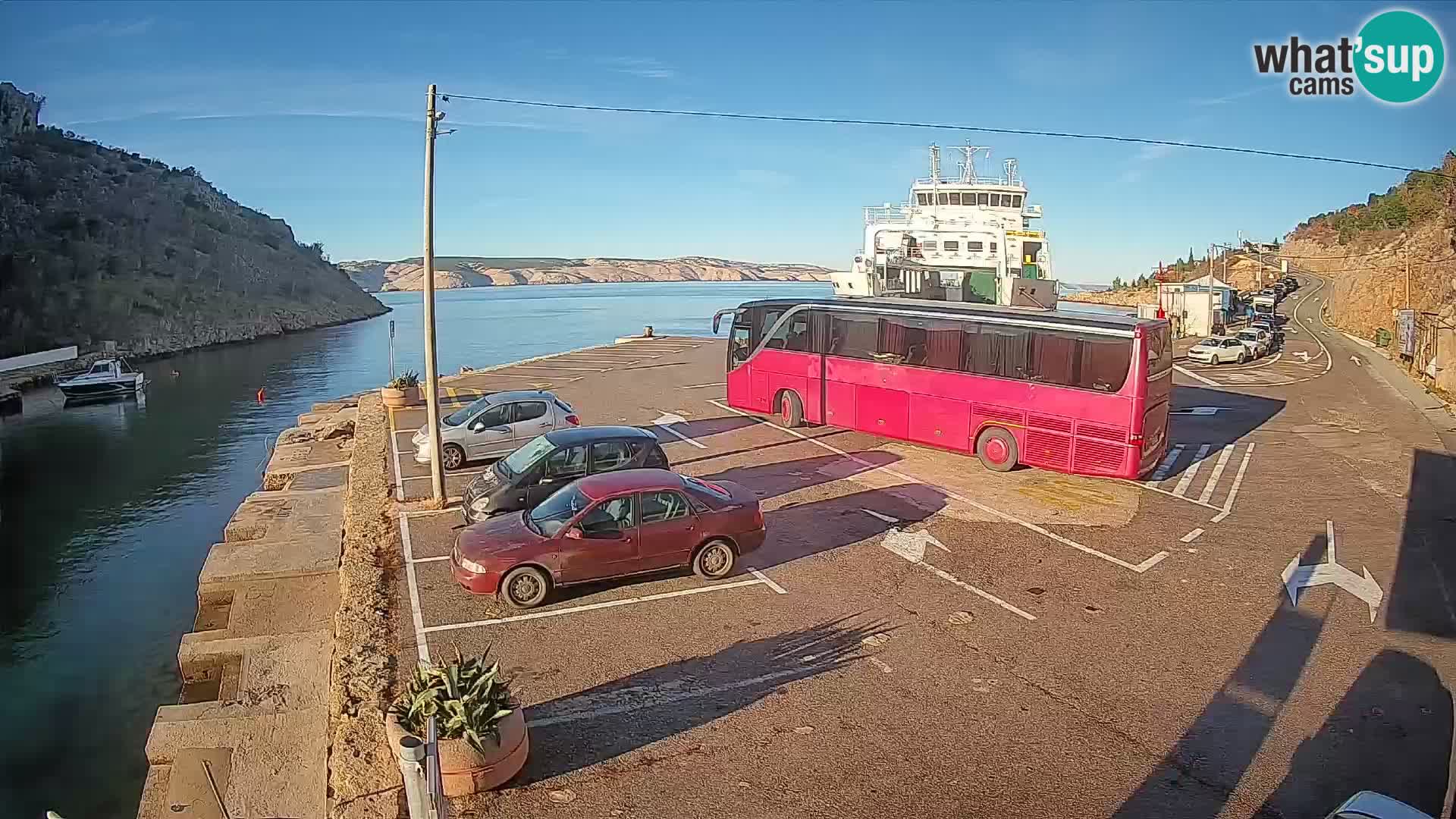 Webcam del puerto de ferris de Prizna – hacia la isla de Pag