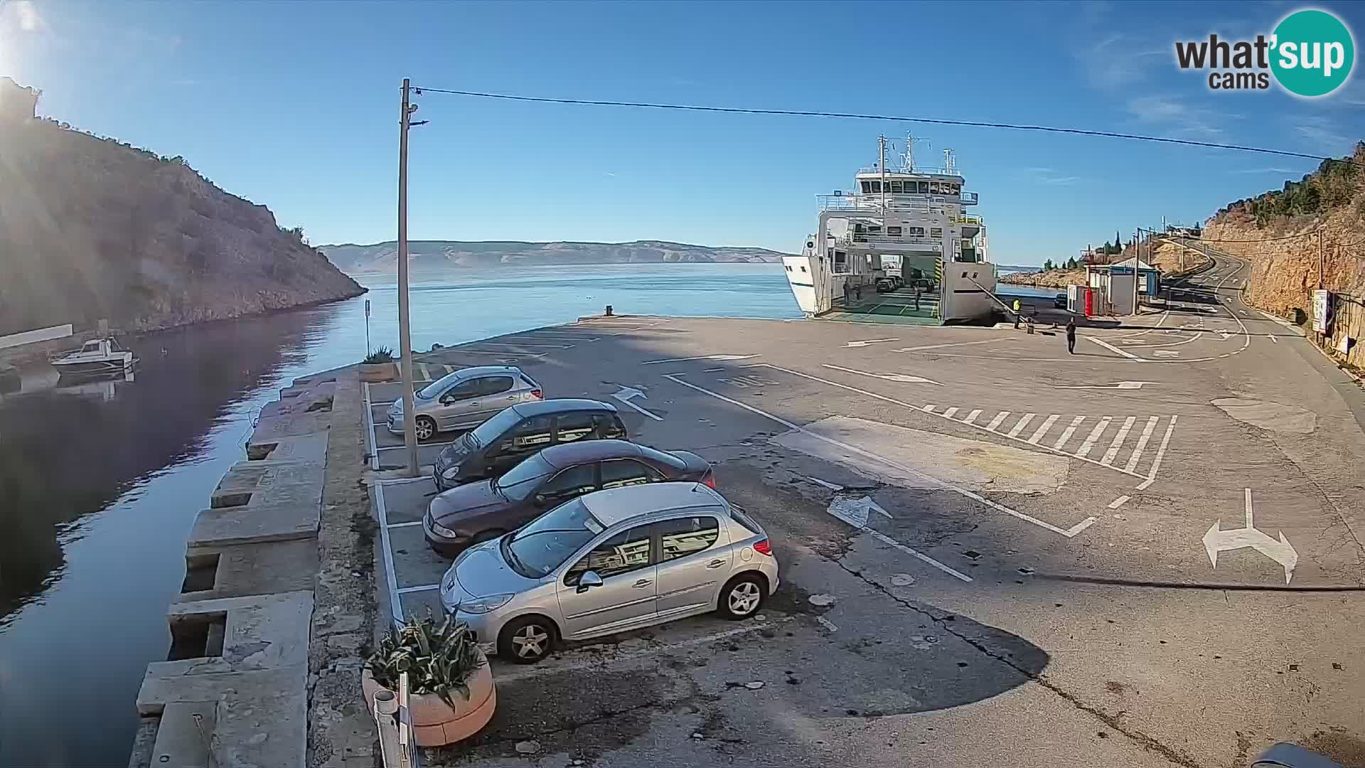 Web kamera trajektna luka Prizna – prema otoku Pag