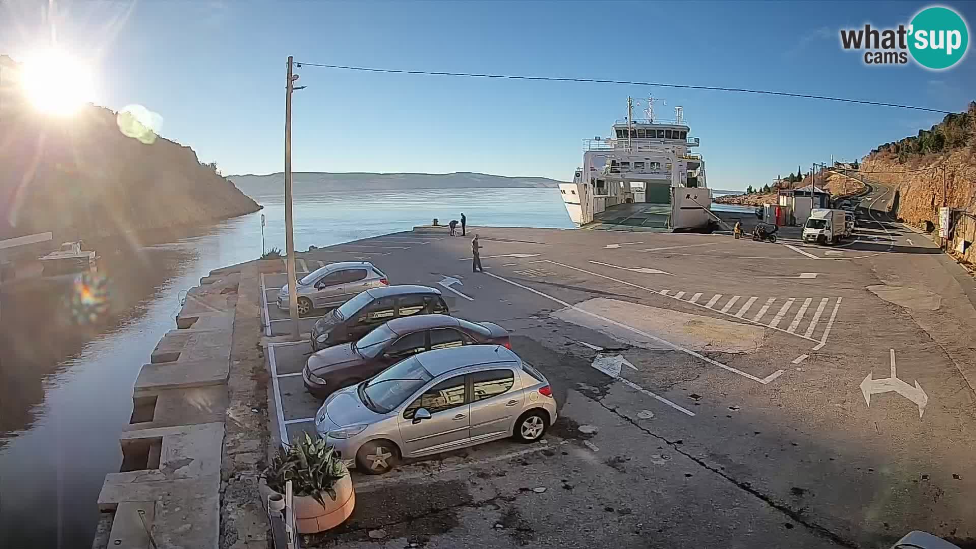Webcam del puerto de ferris de Prizna – hacia la isla de Pag