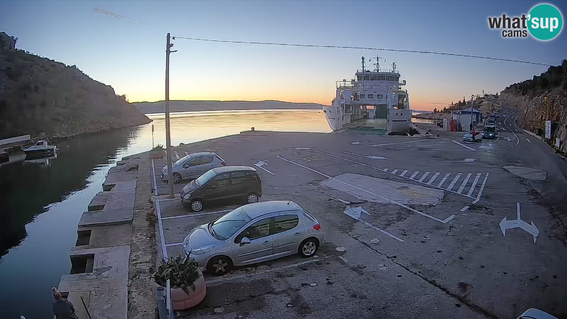 Webcam del puerto de ferris de Prizna – hacia la isla de Pag