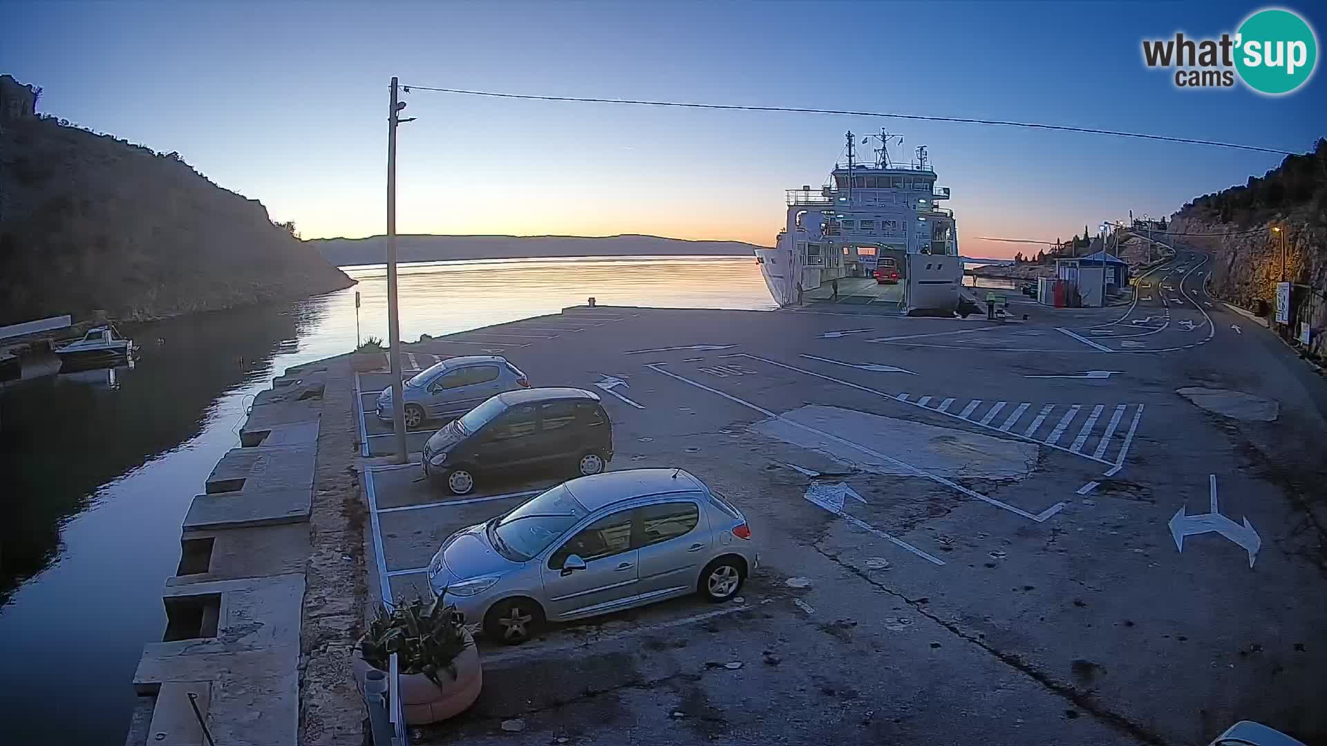 Webcam del puerto de ferris de Prizna – hacia la isla de Pag