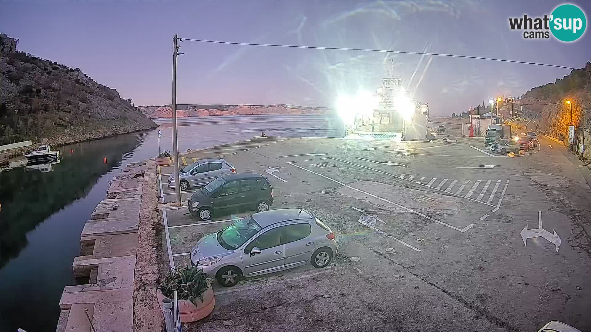 Webcam port de ferry de Prizna – vers l’île de Pag