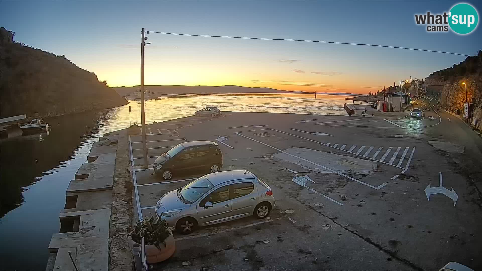 Web kamera trajektna luka Prizna – prema otoku Pag