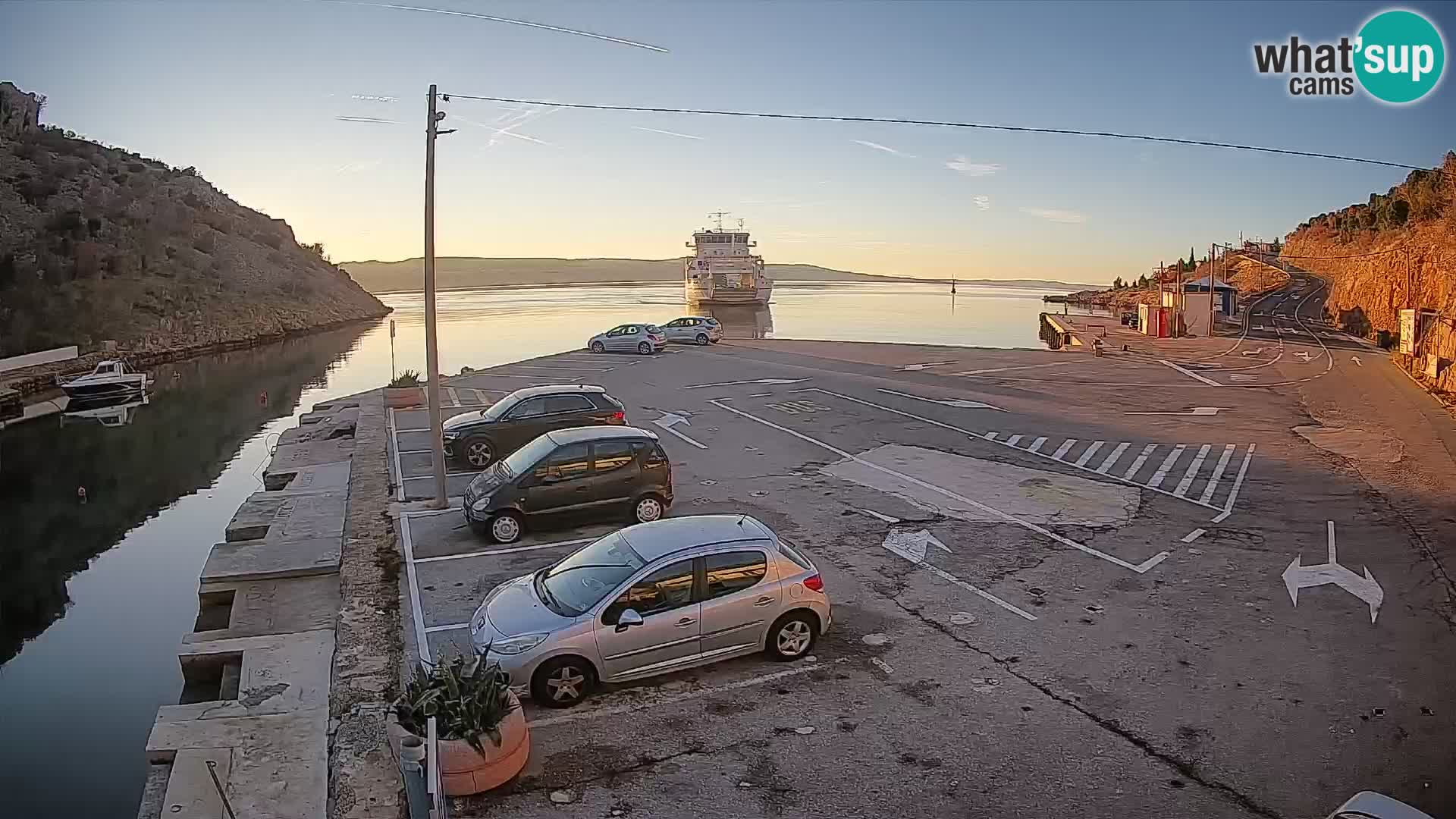 Webcam del puerto de ferris de Prizna – hacia la isla de Pag