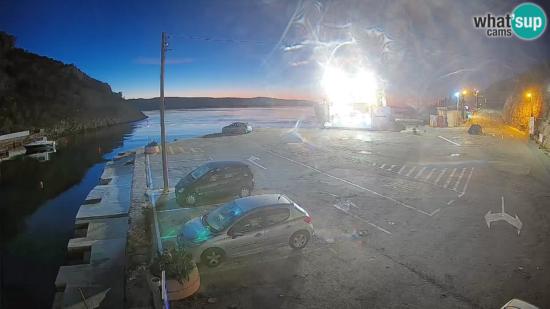 Webcam del puerto de ferris de Prizna – hacia la isla de Pag