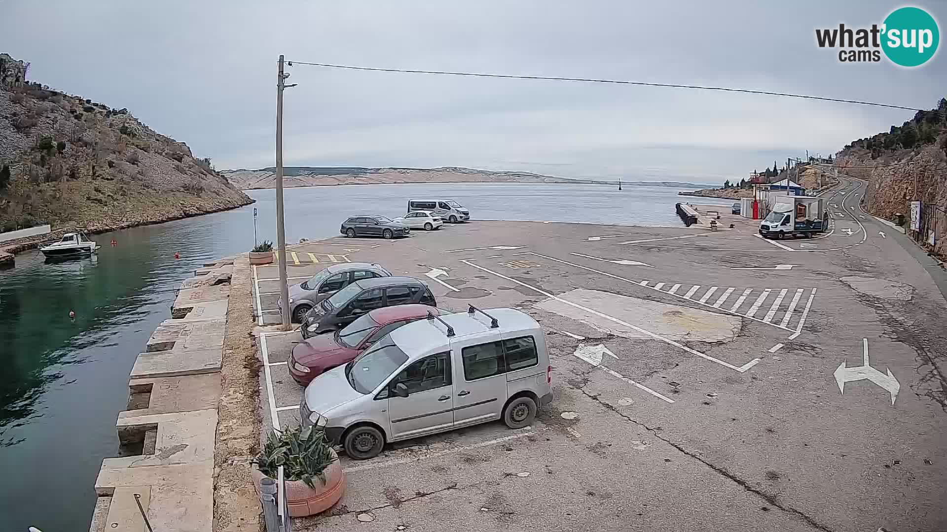 Webcam del puerto de ferris de Prizna – hacia la isla de Pag