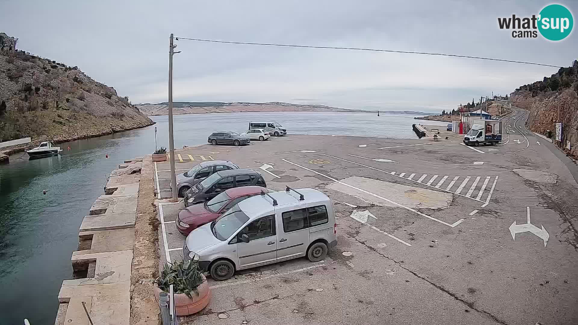 Webcam del puerto de ferris de Prizna – hacia la isla de Pag