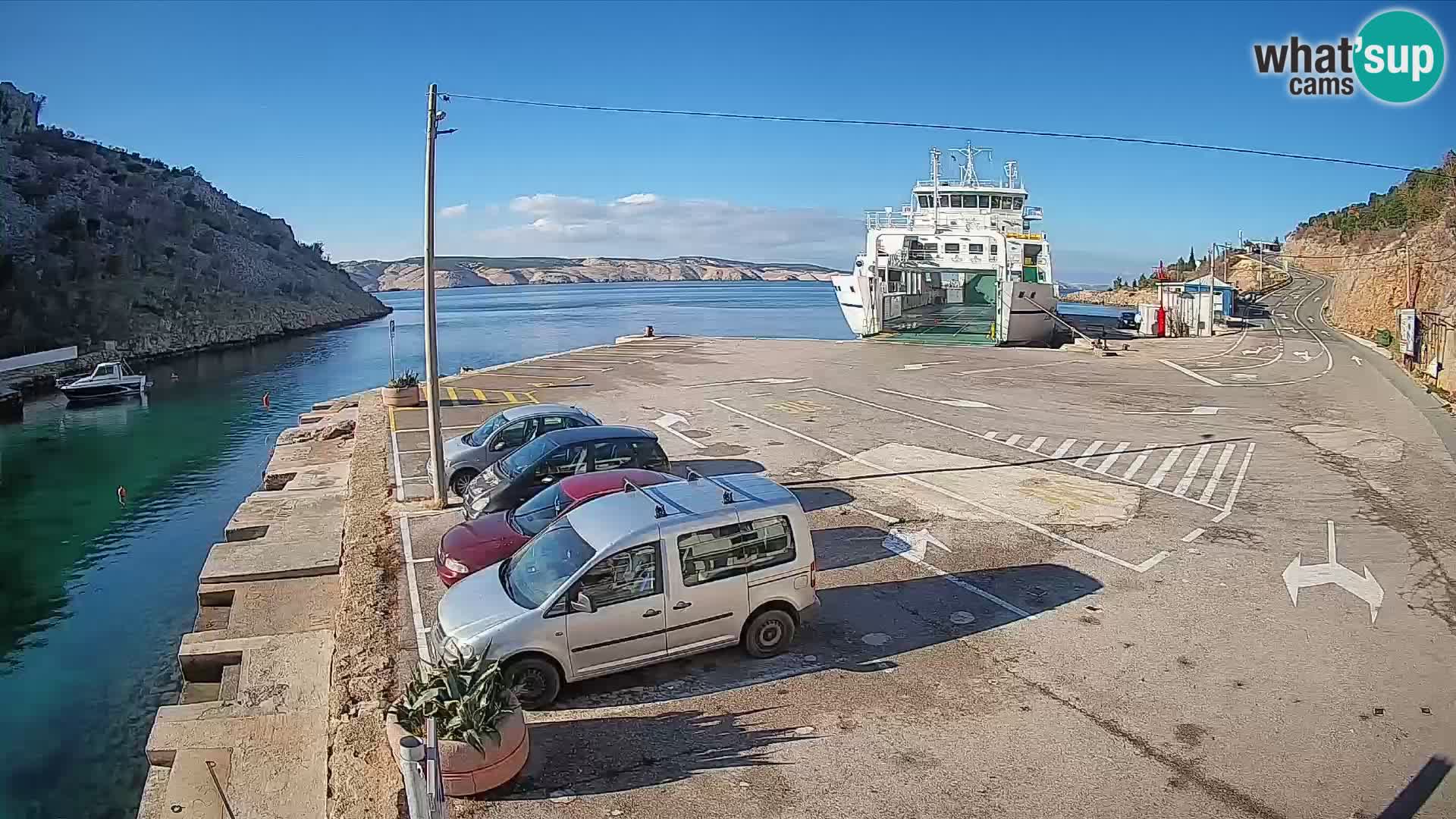Webcam del puerto de ferris de Prizna – hacia la isla de Pag