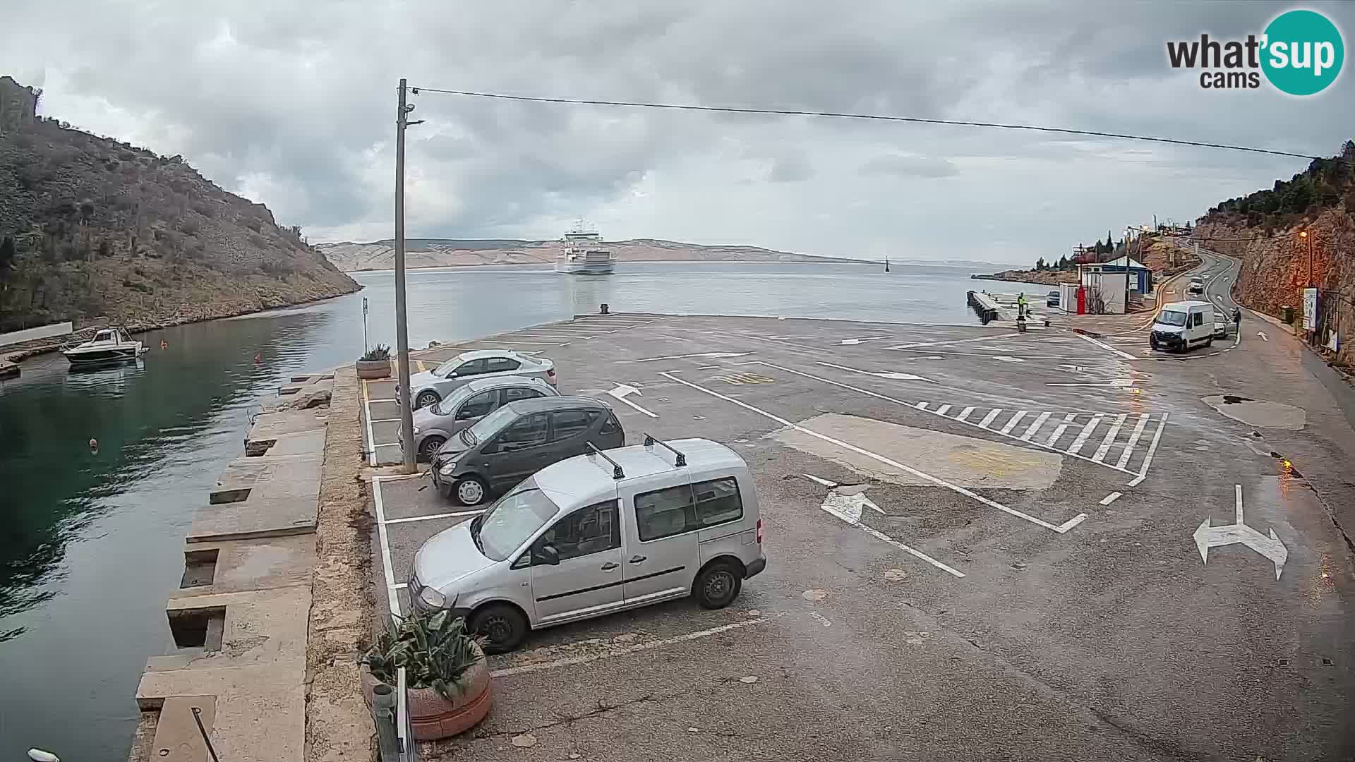 Web kamera trajektna luka Prizna – prema otoku Pag