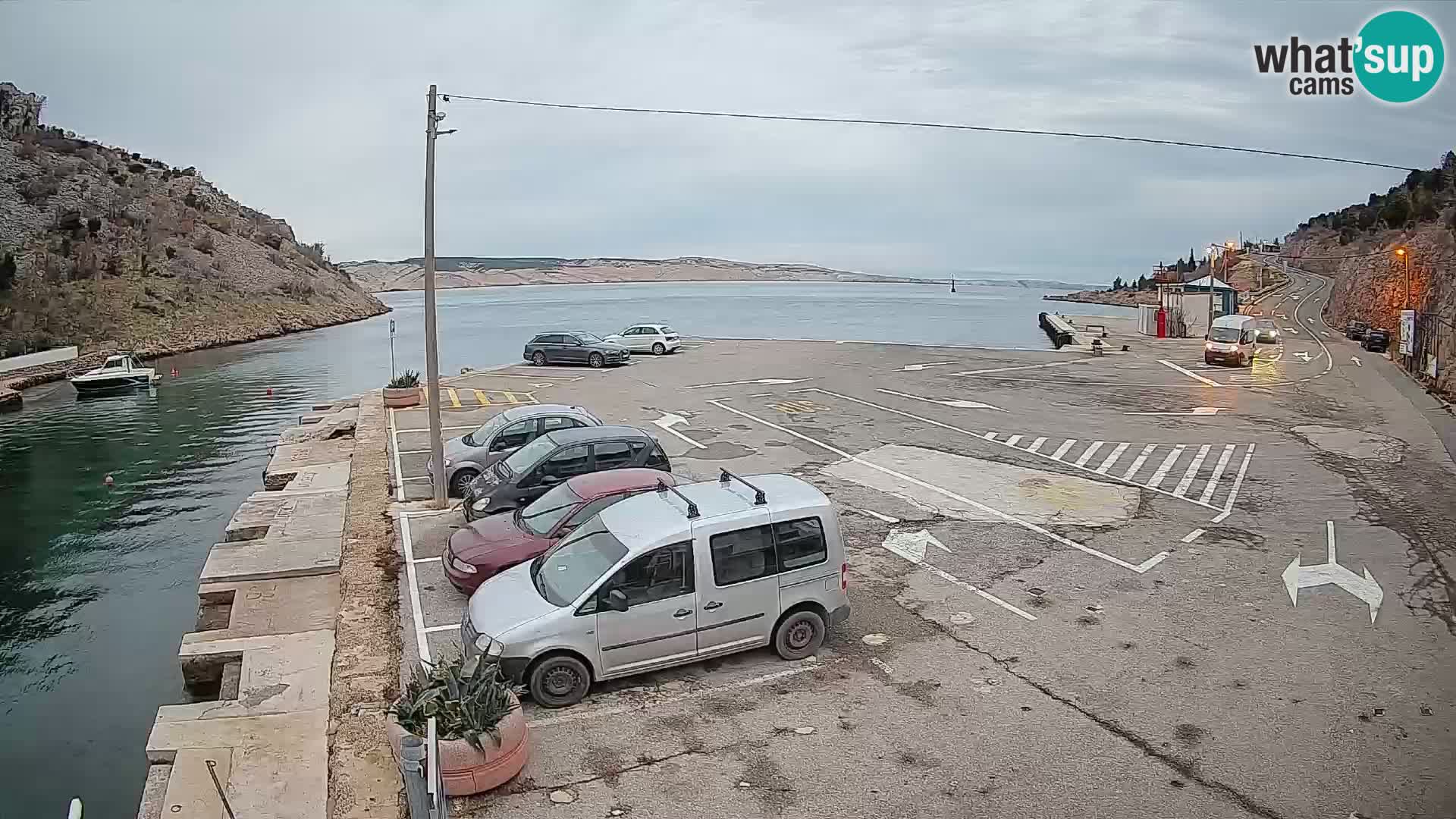 Webcam del puerto de ferris de Prizna – hacia la isla de Pag