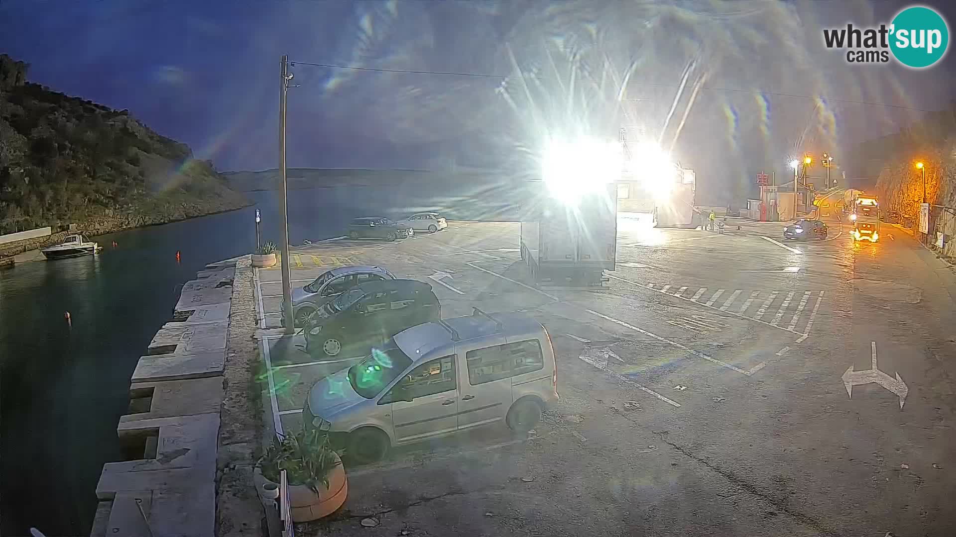 Webcam del puerto de ferris de Prizna – hacia la isla de Pag