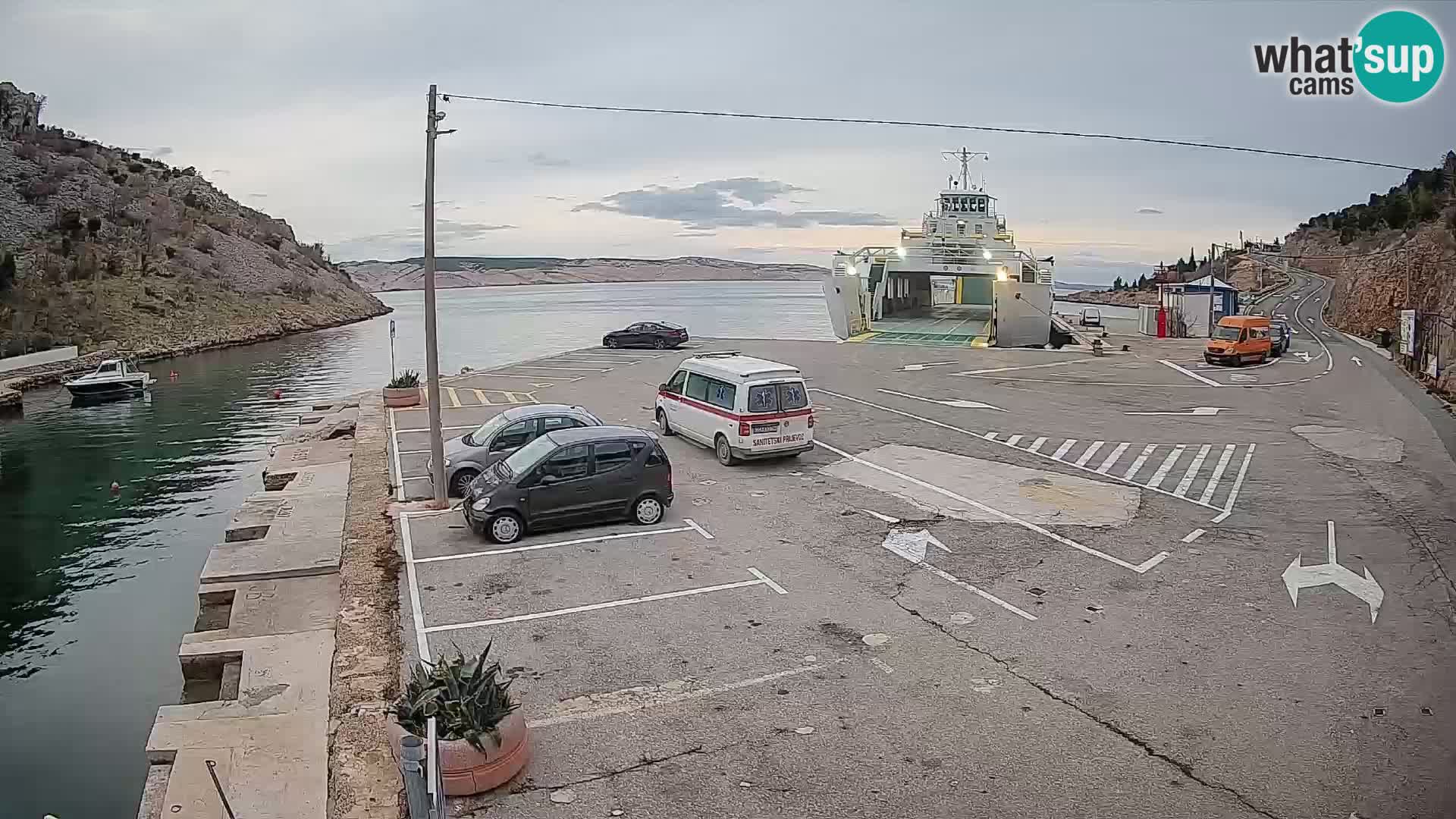 Webcam del puerto de ferris de Prizna – hacia la isla de Pag